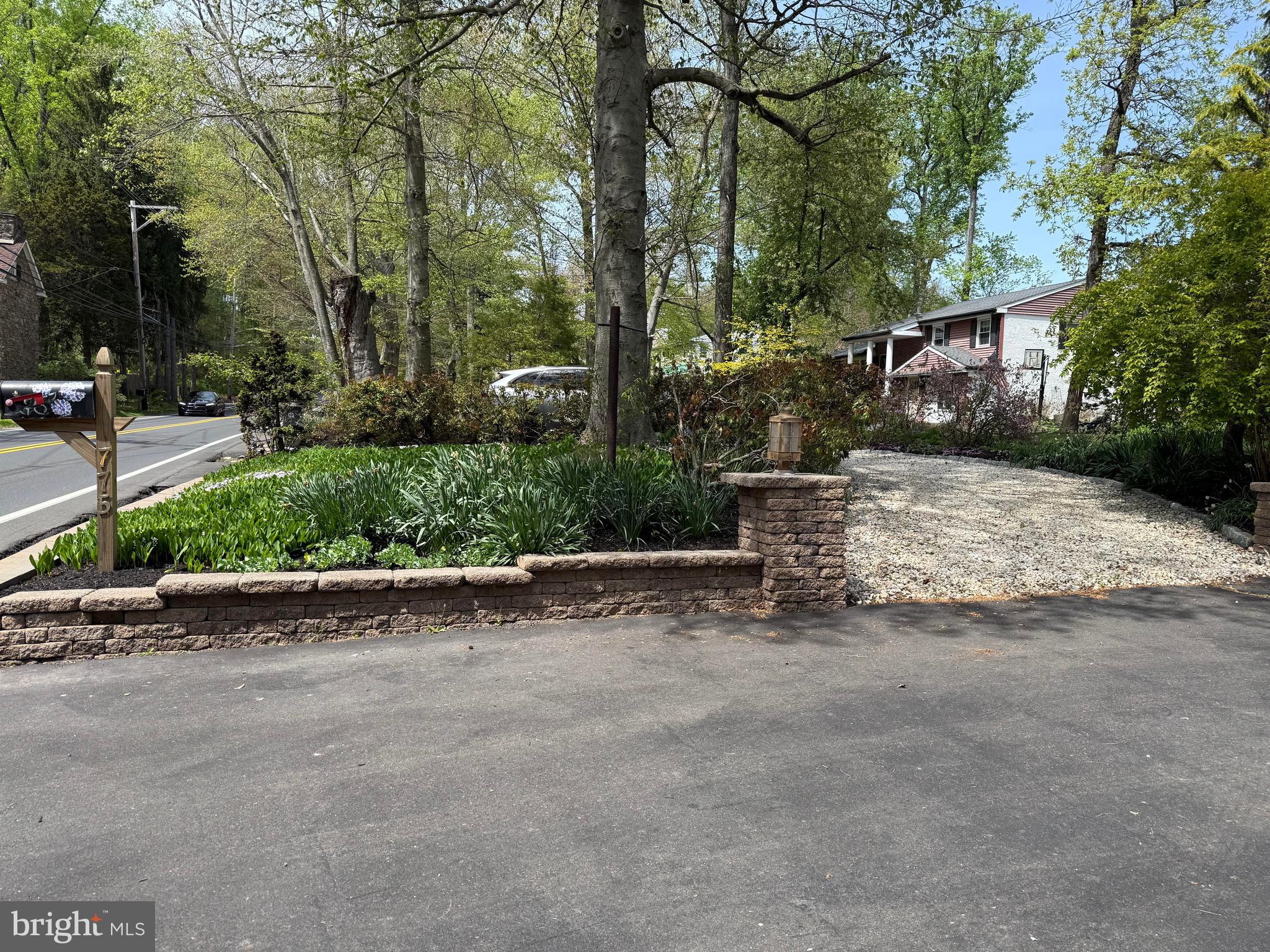 HILLSIDE MANOR - Residential