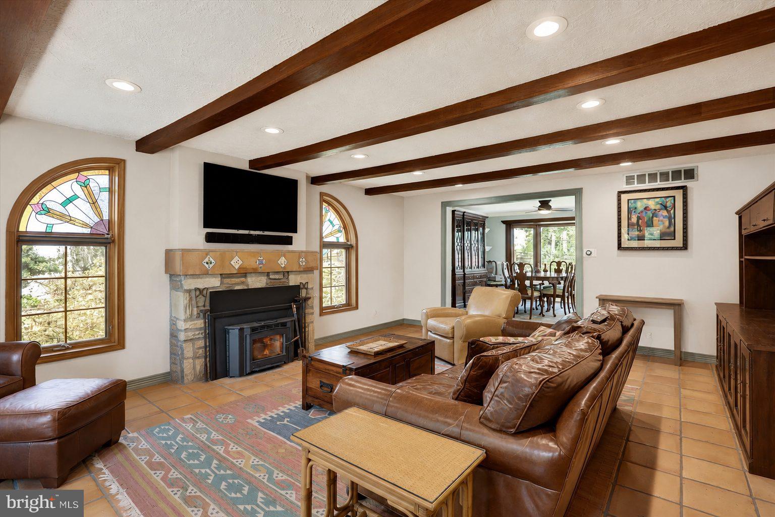 HILLSIDE MANOR - Residential