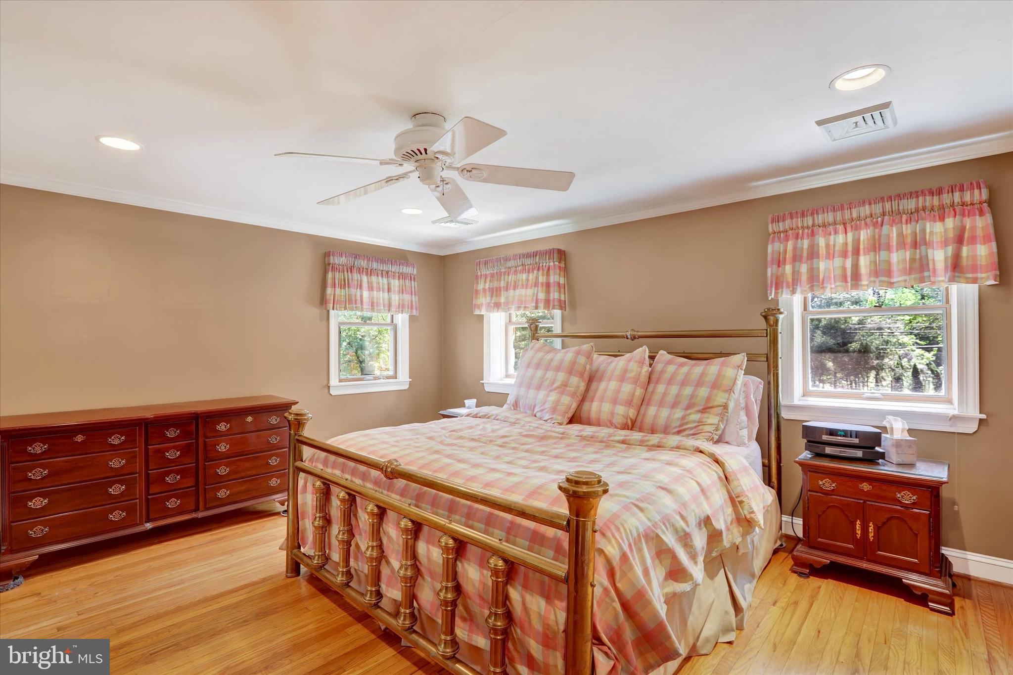 HILLSIDE MANOR - Residential