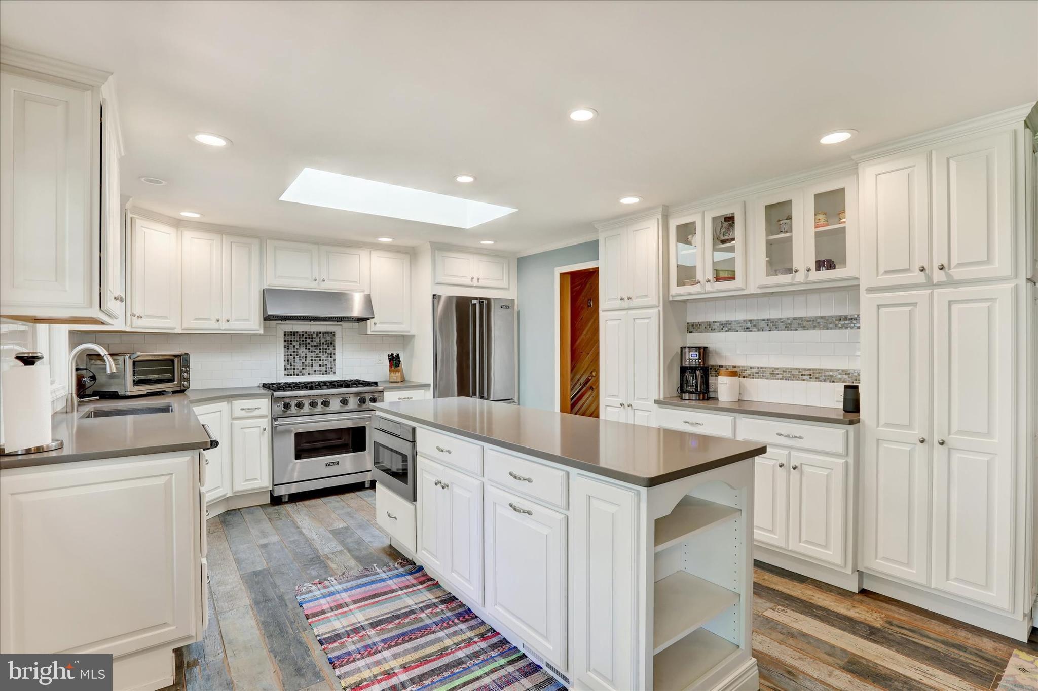 HILLSIDE MANOR - Residential