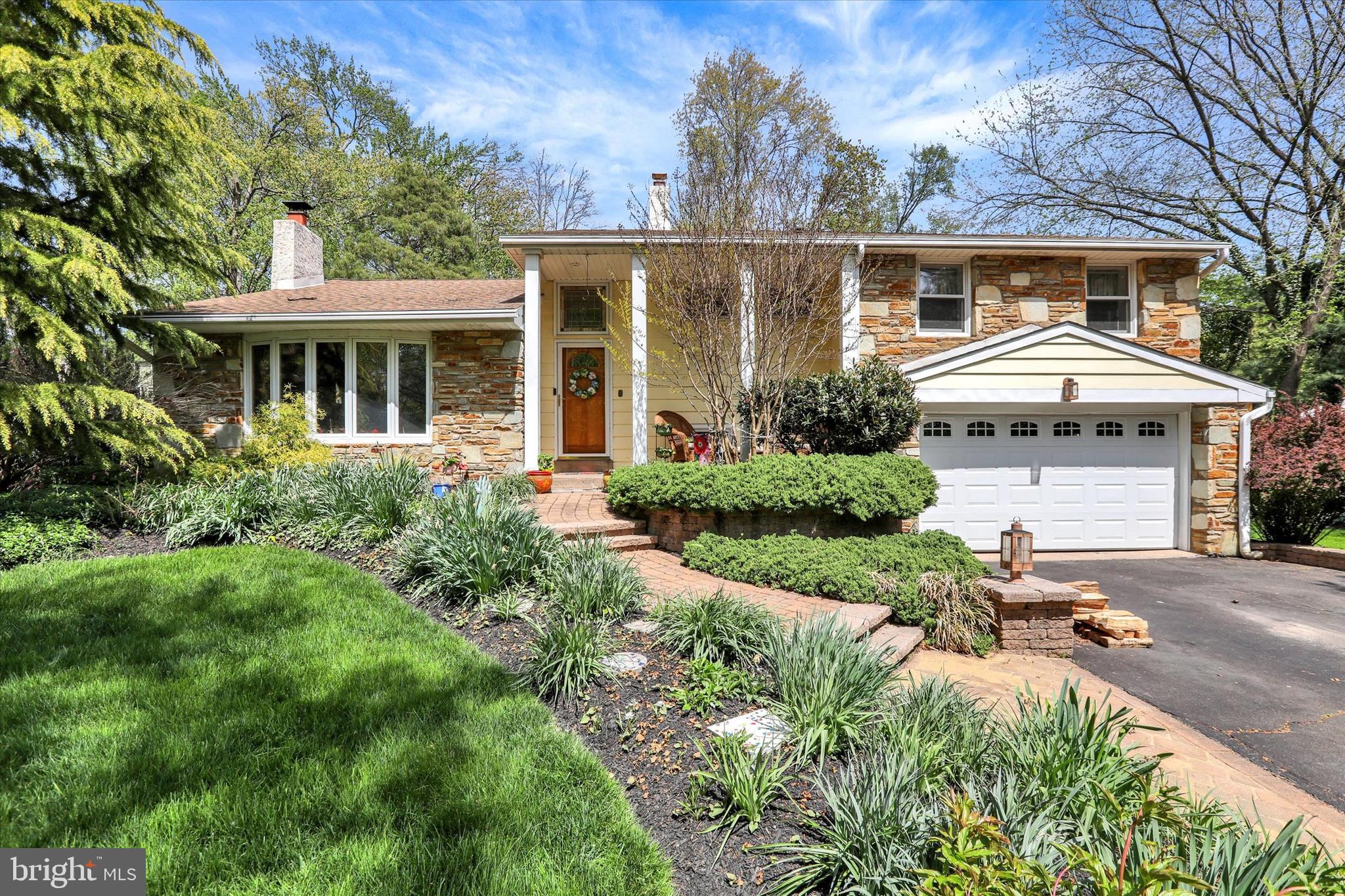HILLSIDE MANOR - Residential
