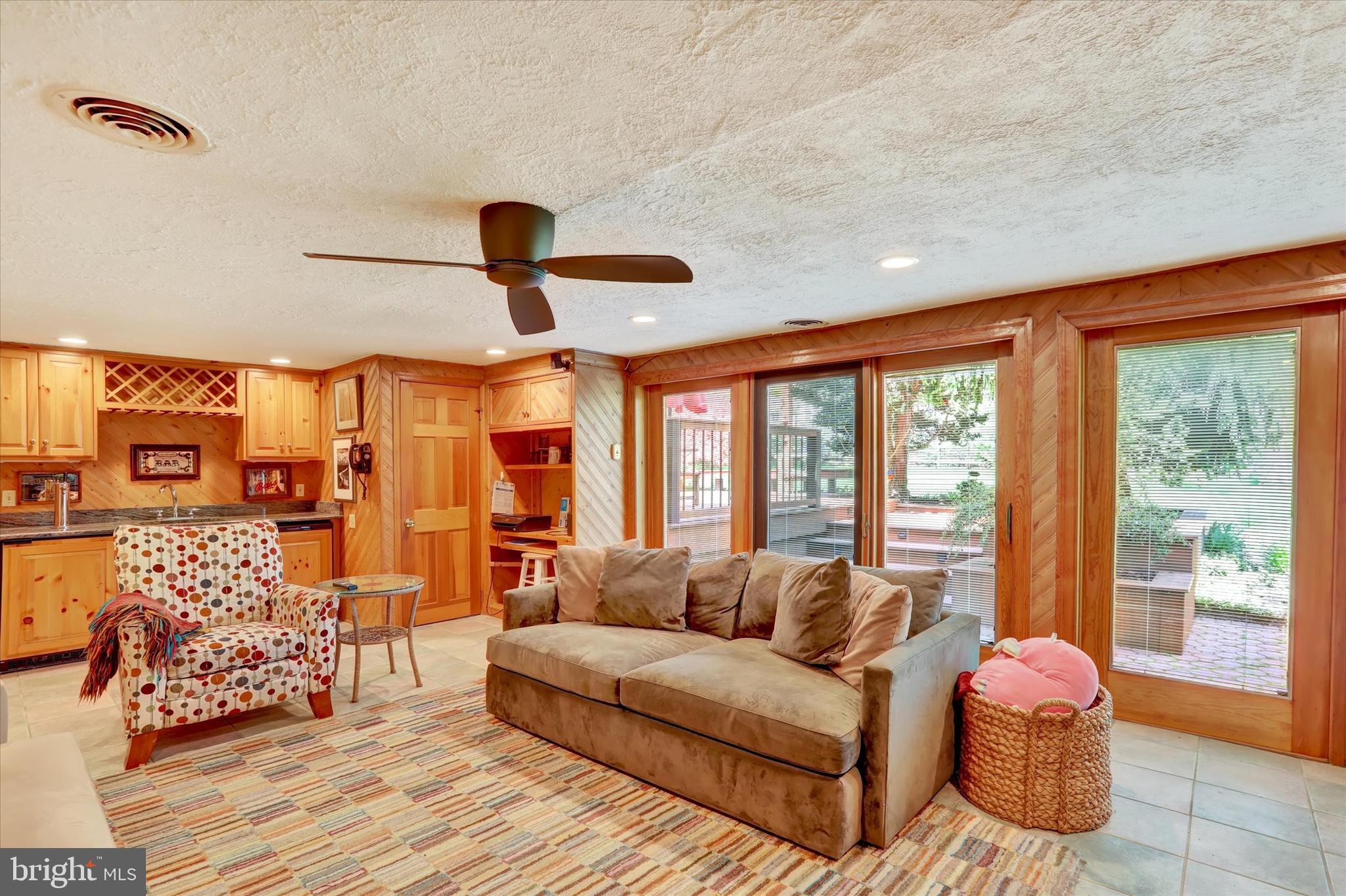 HILLSIDE MANOR - Residential