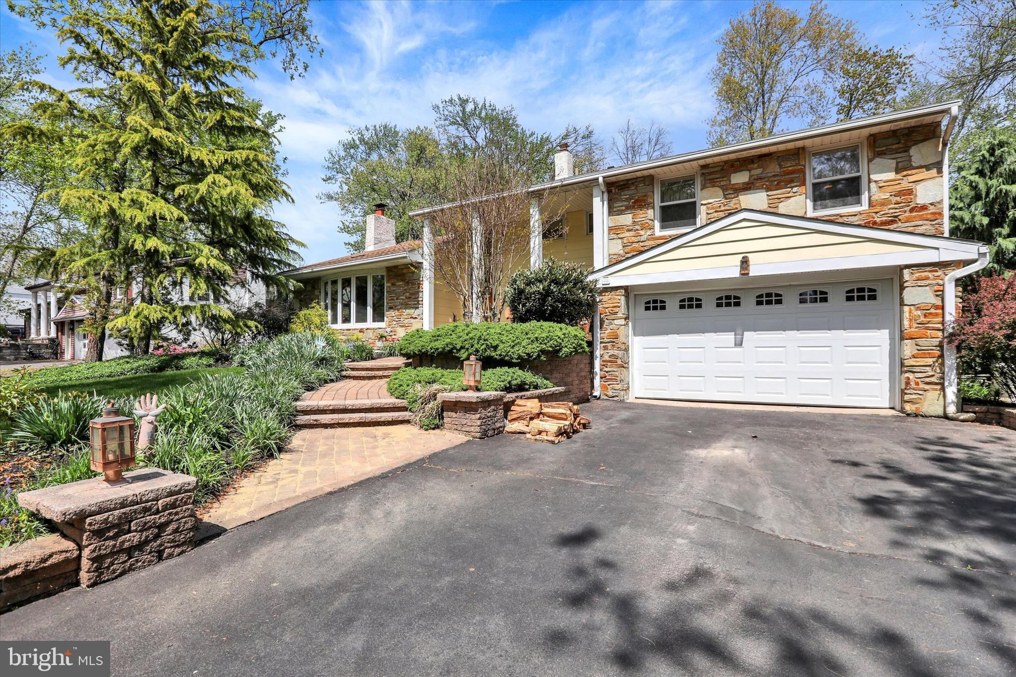 HILLSIDE MANOR - Residential