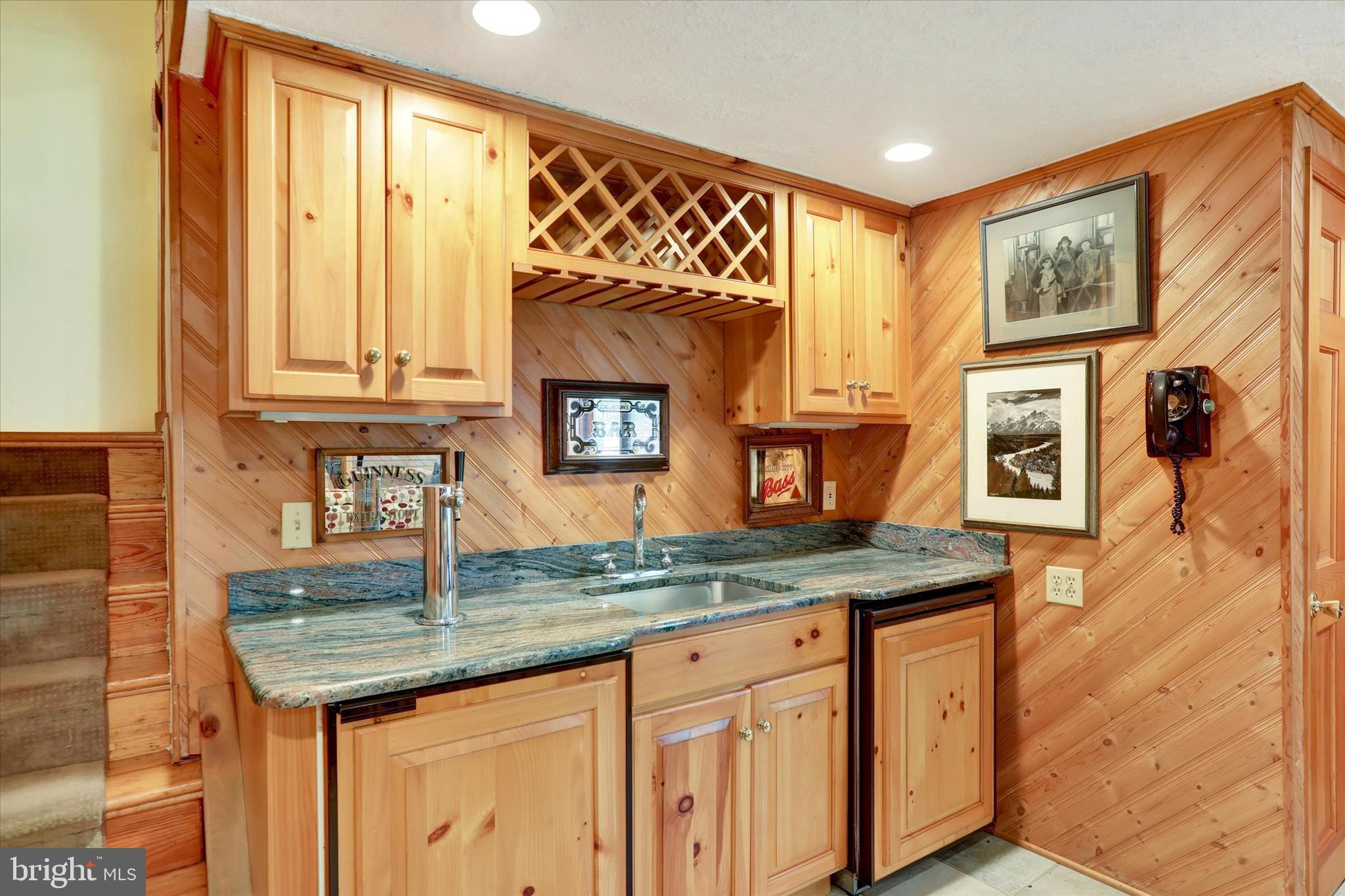 HILLSIDE MANOR - Residential