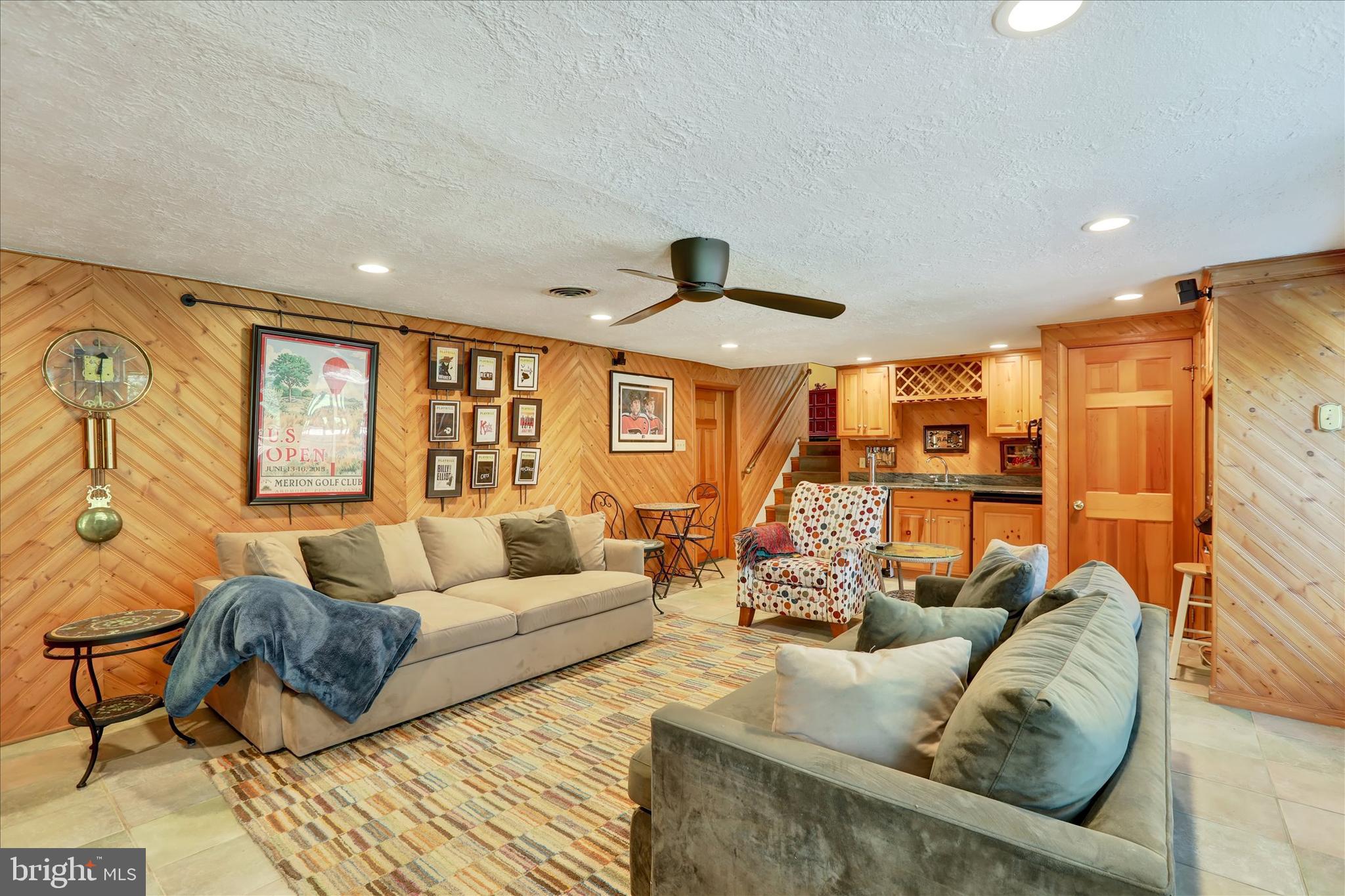 HILLSIDE MANOR - Residential