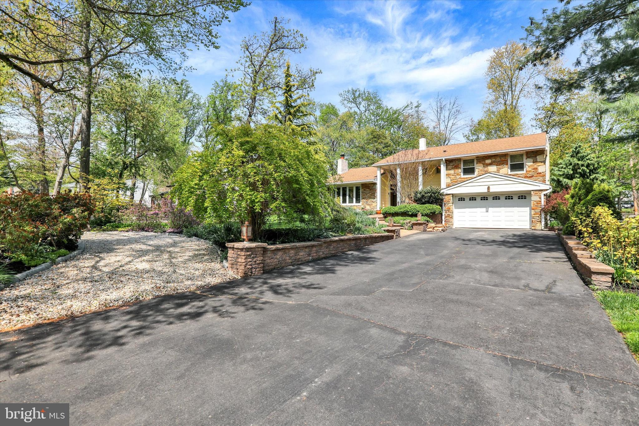 HILLSIDE MANOR - Residential