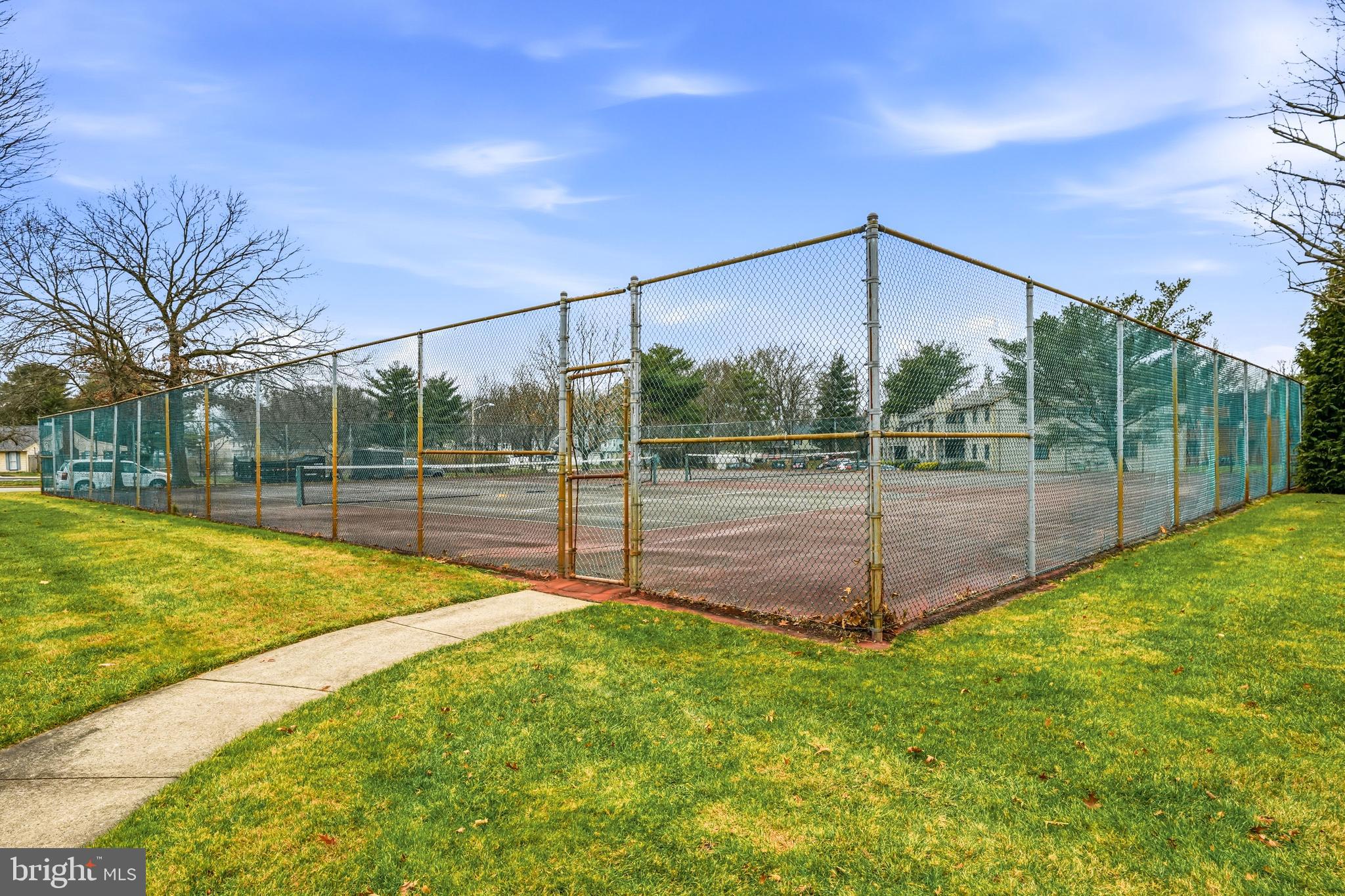 1404 WOODHOLLOW DRIVE