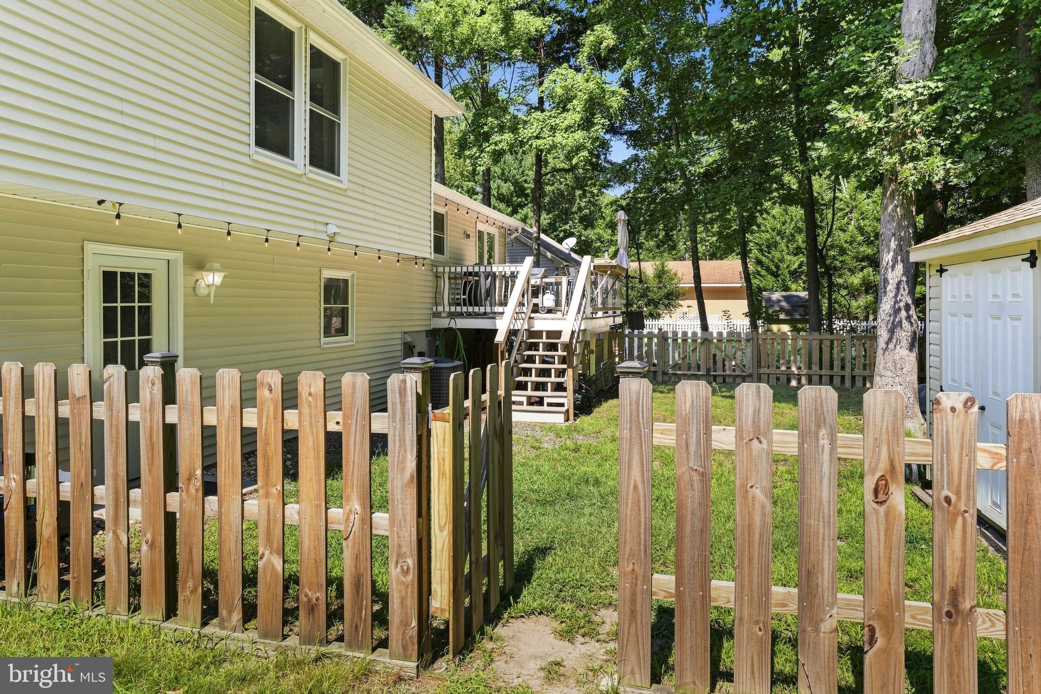 25 ROYAL OAKS DRIVE