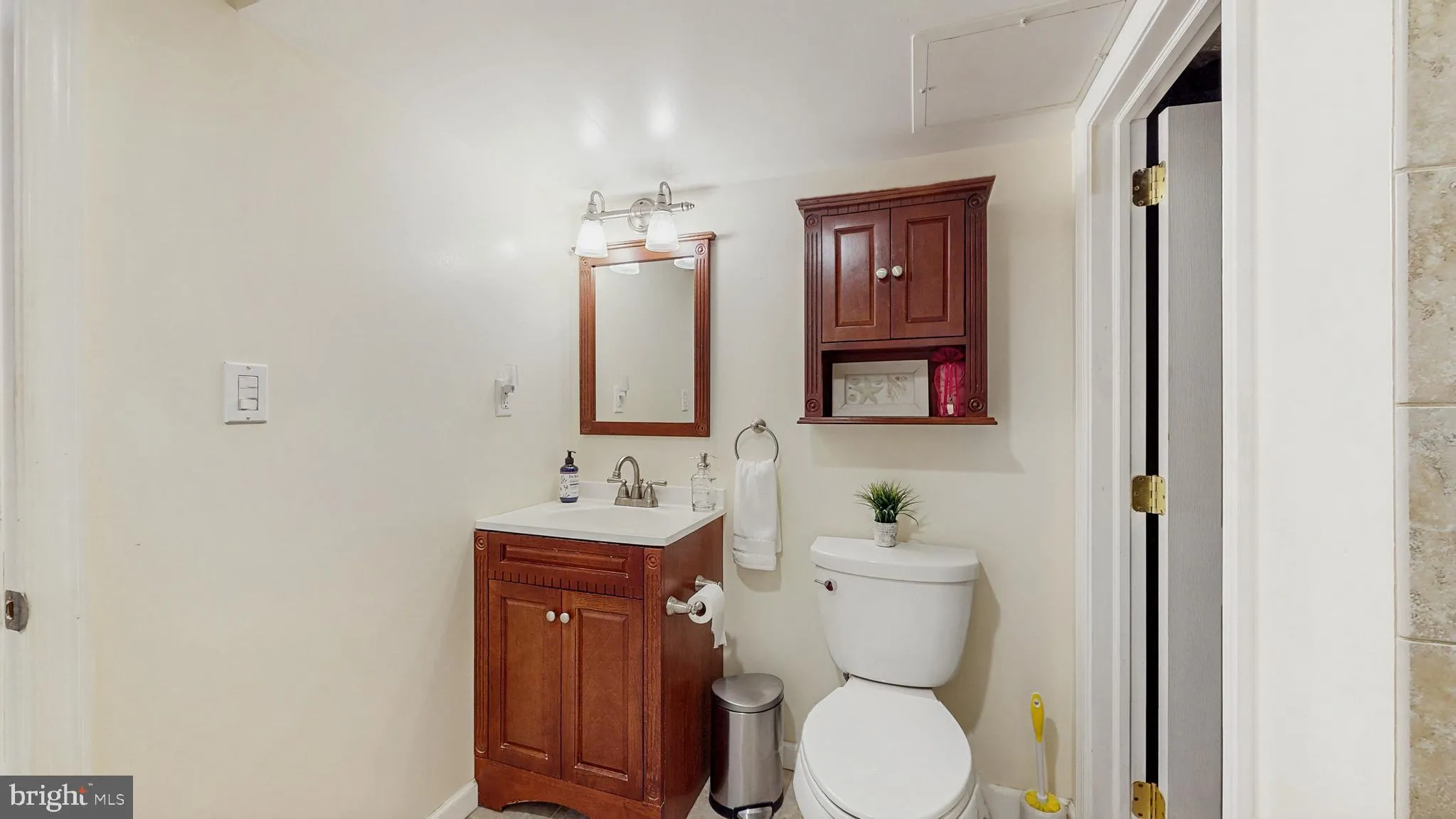 Aston, Pennsylvania 19014, United States, 3 Bedrooms Bedrooms, ,3 BathroomsBathrooms,Residential,Pending,184283