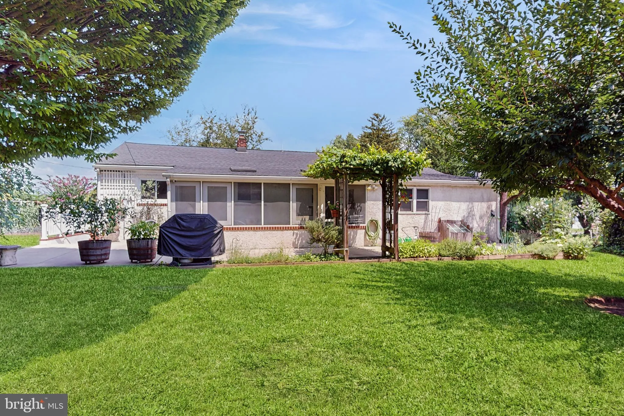 Aston, Pennsylvania 19014, United States, 3 Bedrooms Bedrooms, ,3 BathroomsBathrooms,Residential,Pending,184283