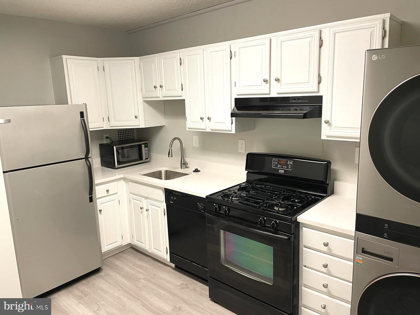 SKYLINE PLAZA - Residential