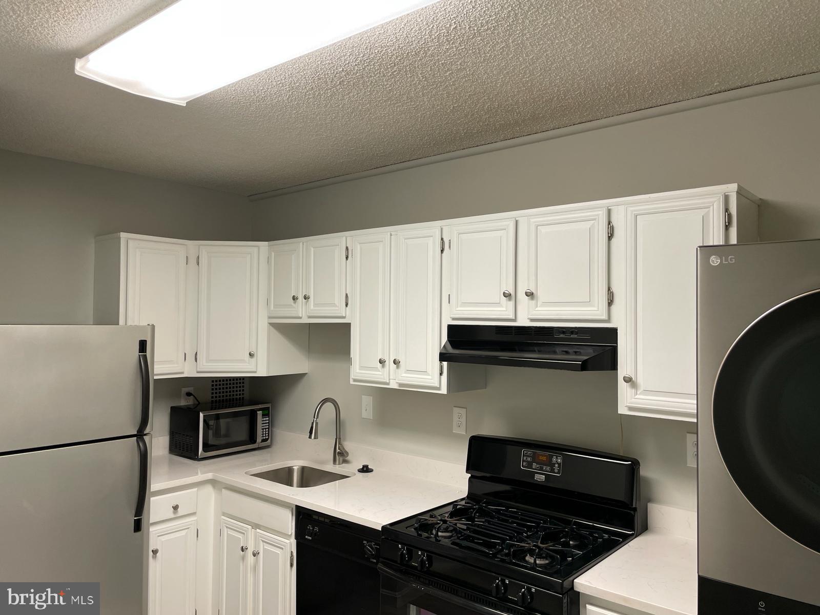 SKYLINE PLAZA - Residential