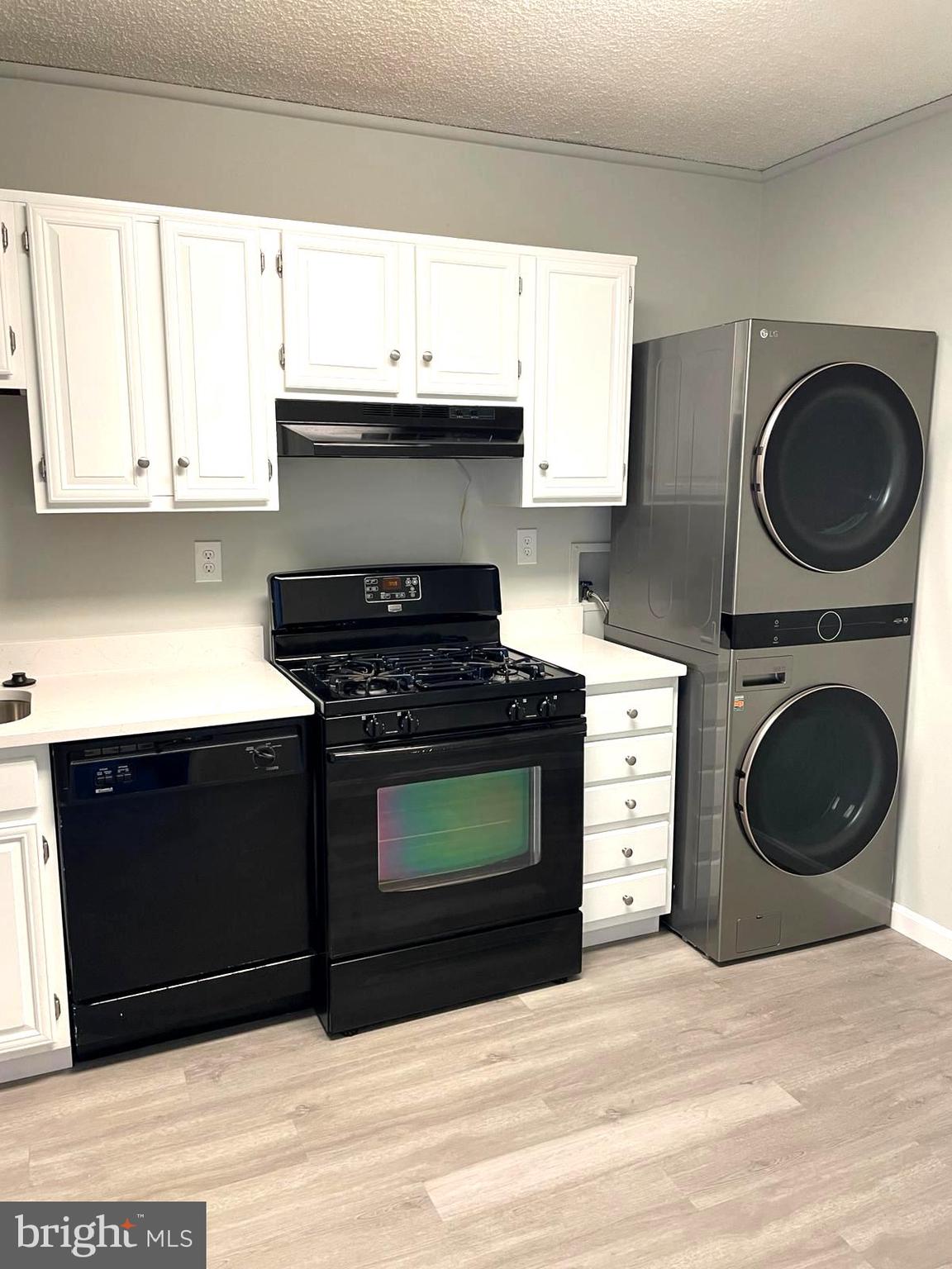 SKYLINE PLAZA - Residential