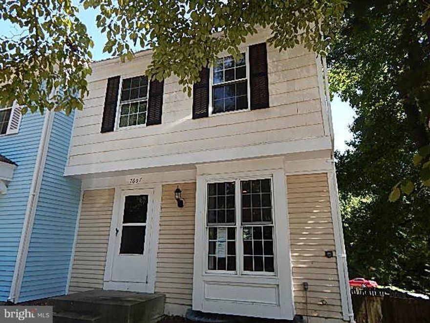 Needs significant rehab. Will not qualify for FHA/VA financing.End unit with great potential. Needs cash or rehab loan only. Excellent location just minutes from Ft Belvoir !!! Finished walkout basement w/2nd fba.