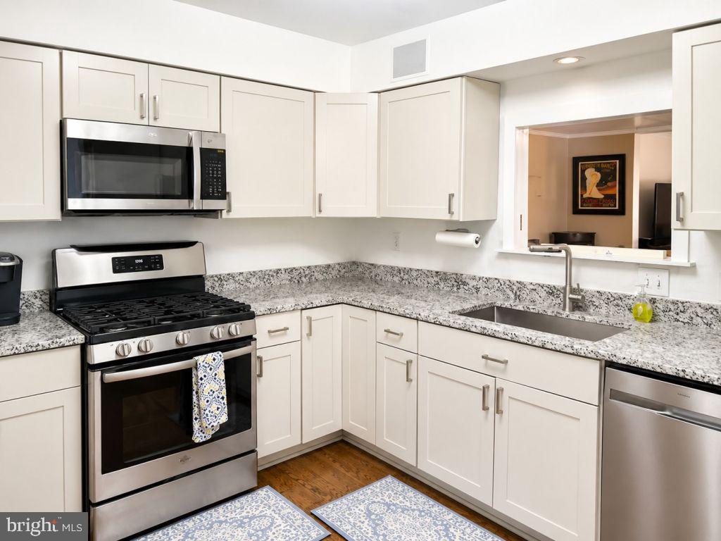 1012 JAMES MADISON CIRCLE