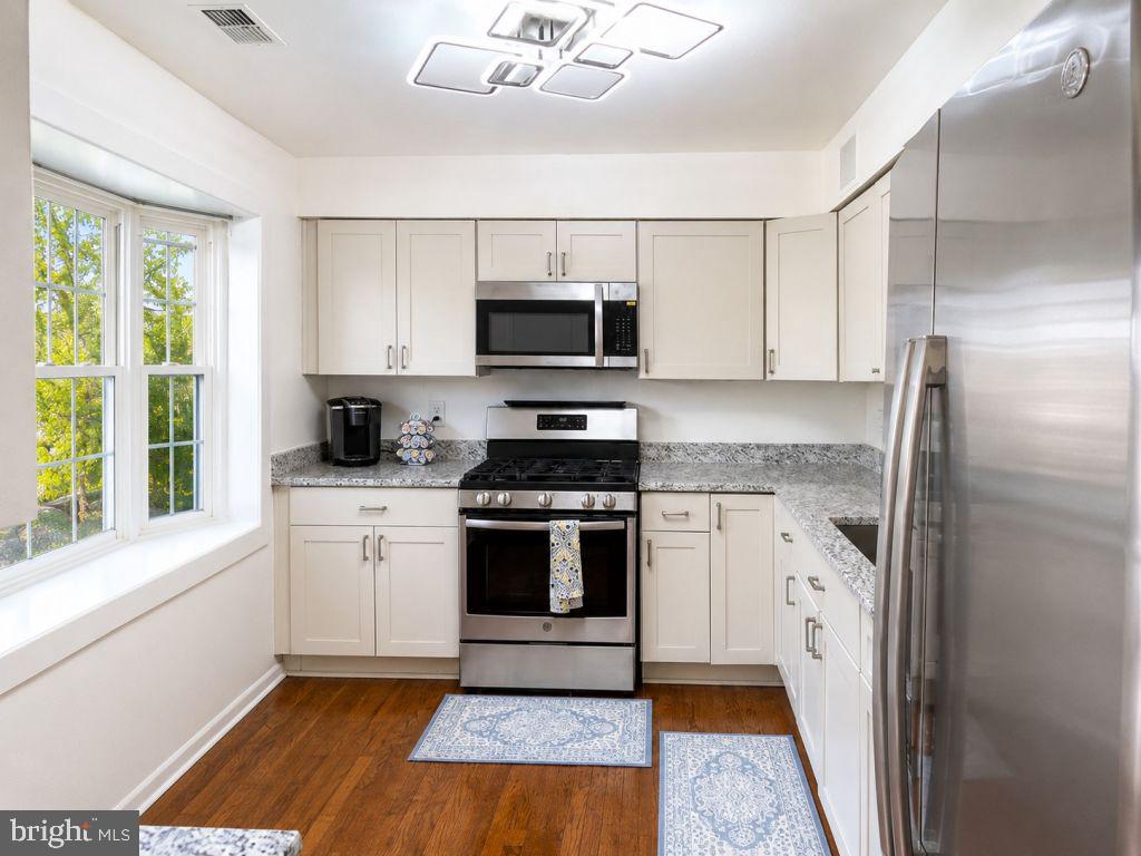 1012 JAMES MADISON CIRCLE