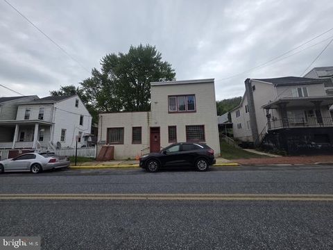 Homes For Sale - 32 E Bacon Street<br/> Schuylkill County, POTTSVILLE, PA 17901