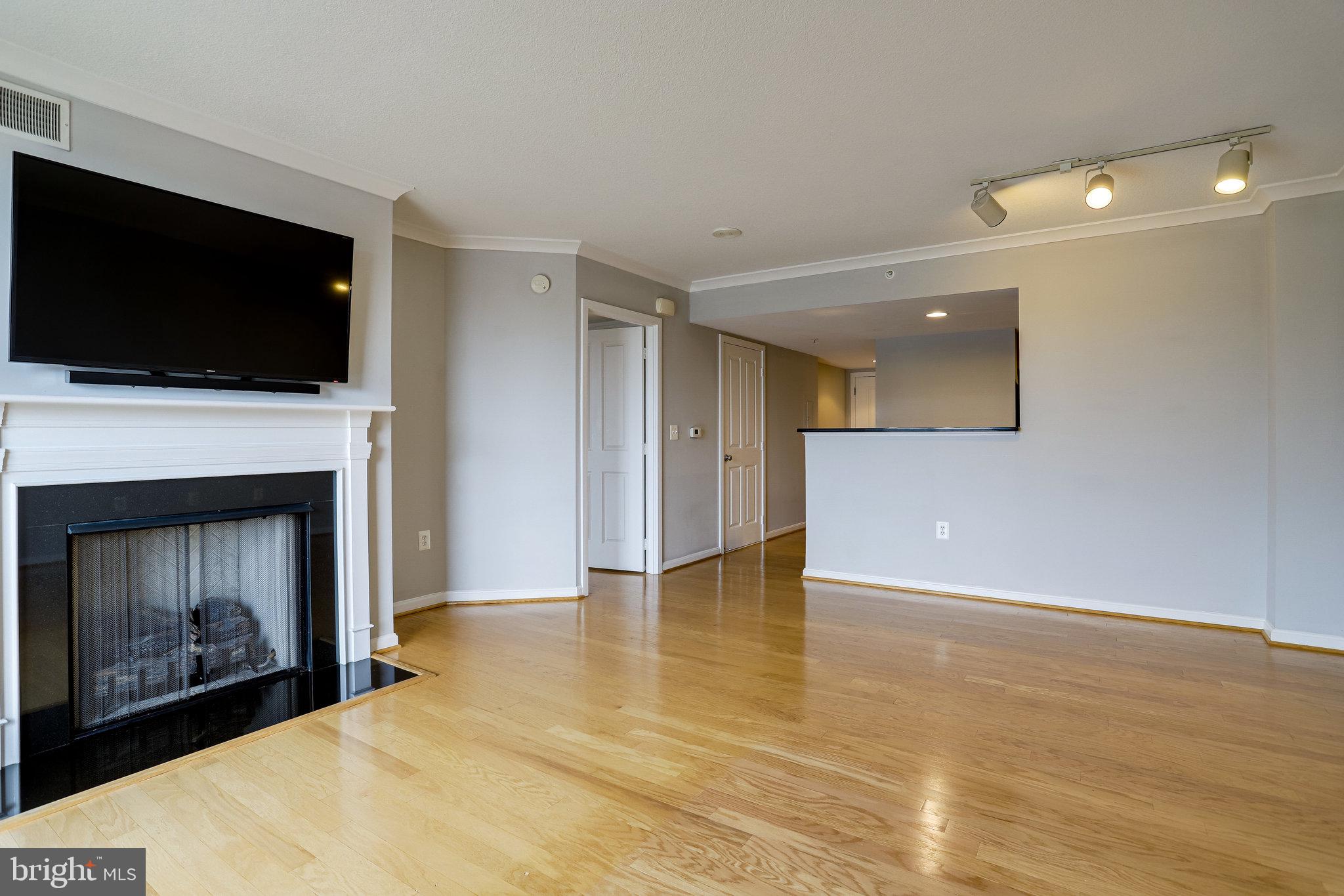 COURTHOUSE - Residential Lease