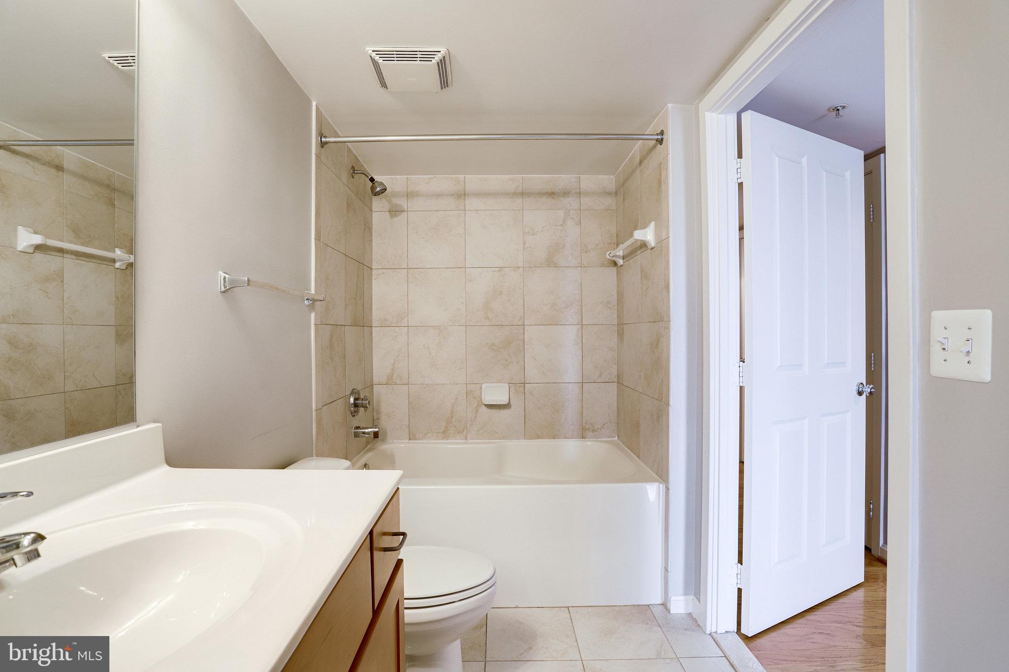 COURTHOUSE - Residential Lease