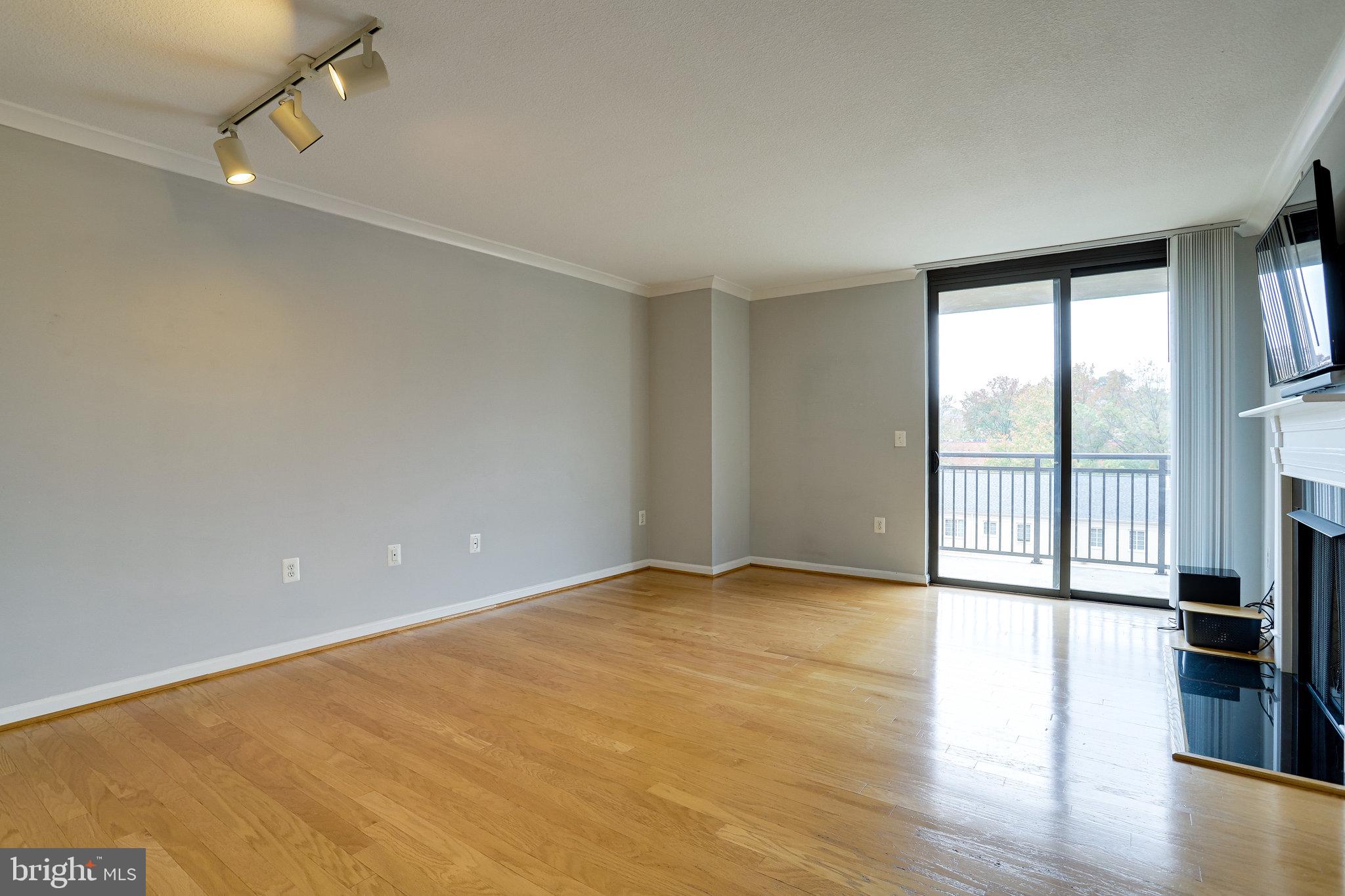 COURTHOUSE - Residential Lease