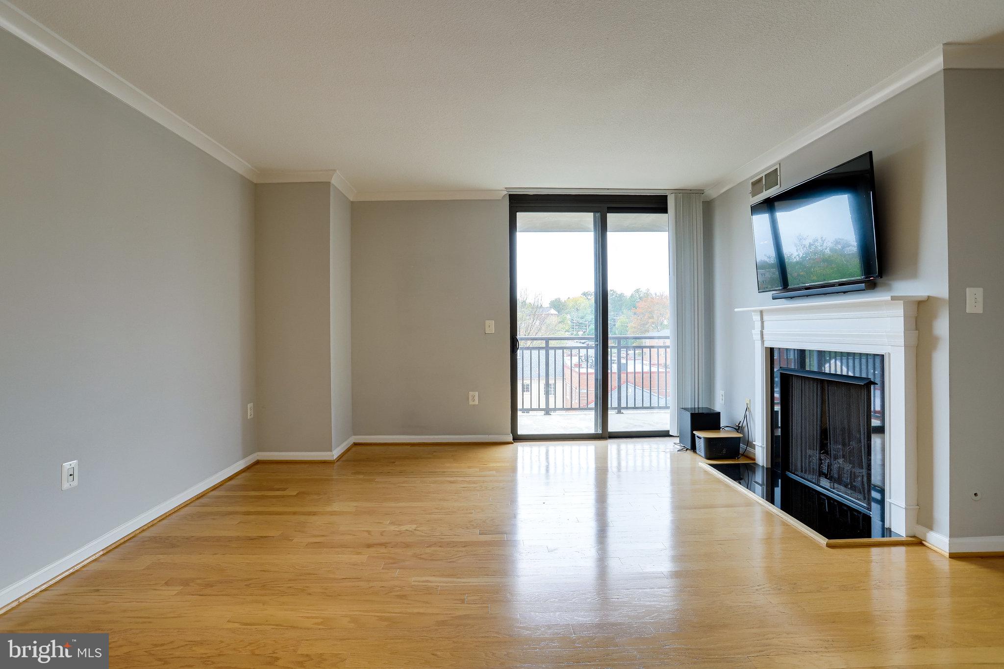 COURTHOUSE - Residential Lease