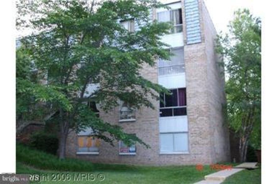 PRICE REDUCTION!!!! 2 BE/ 2 BA Condo. Potential Short Sale, pending approval by third party, front access and private access from the back of the building. Small Patio, Condo fee includes all utilities. SOLD AS IS. SENTRILOCK.