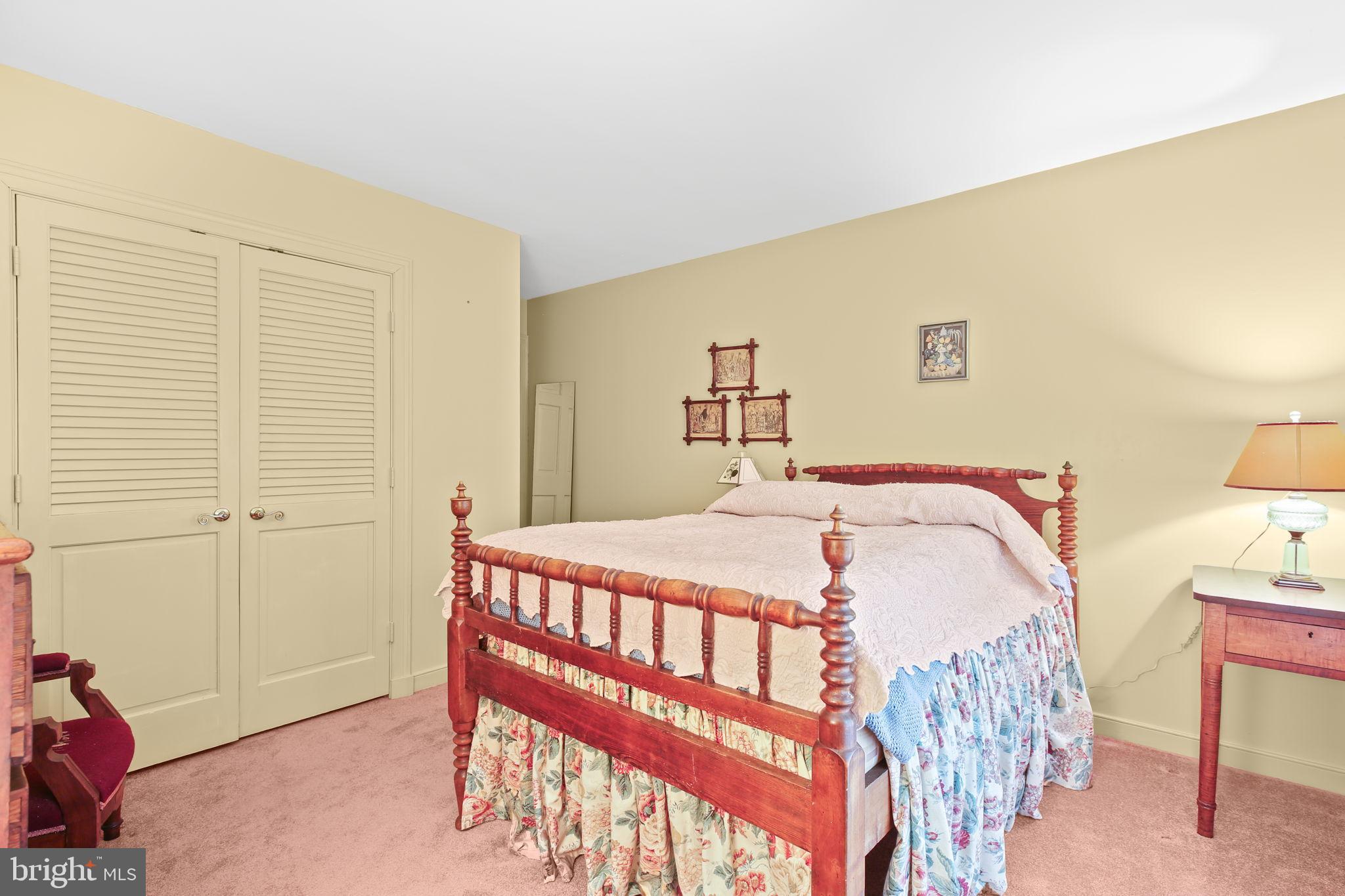 TWIN LAKES - Residential