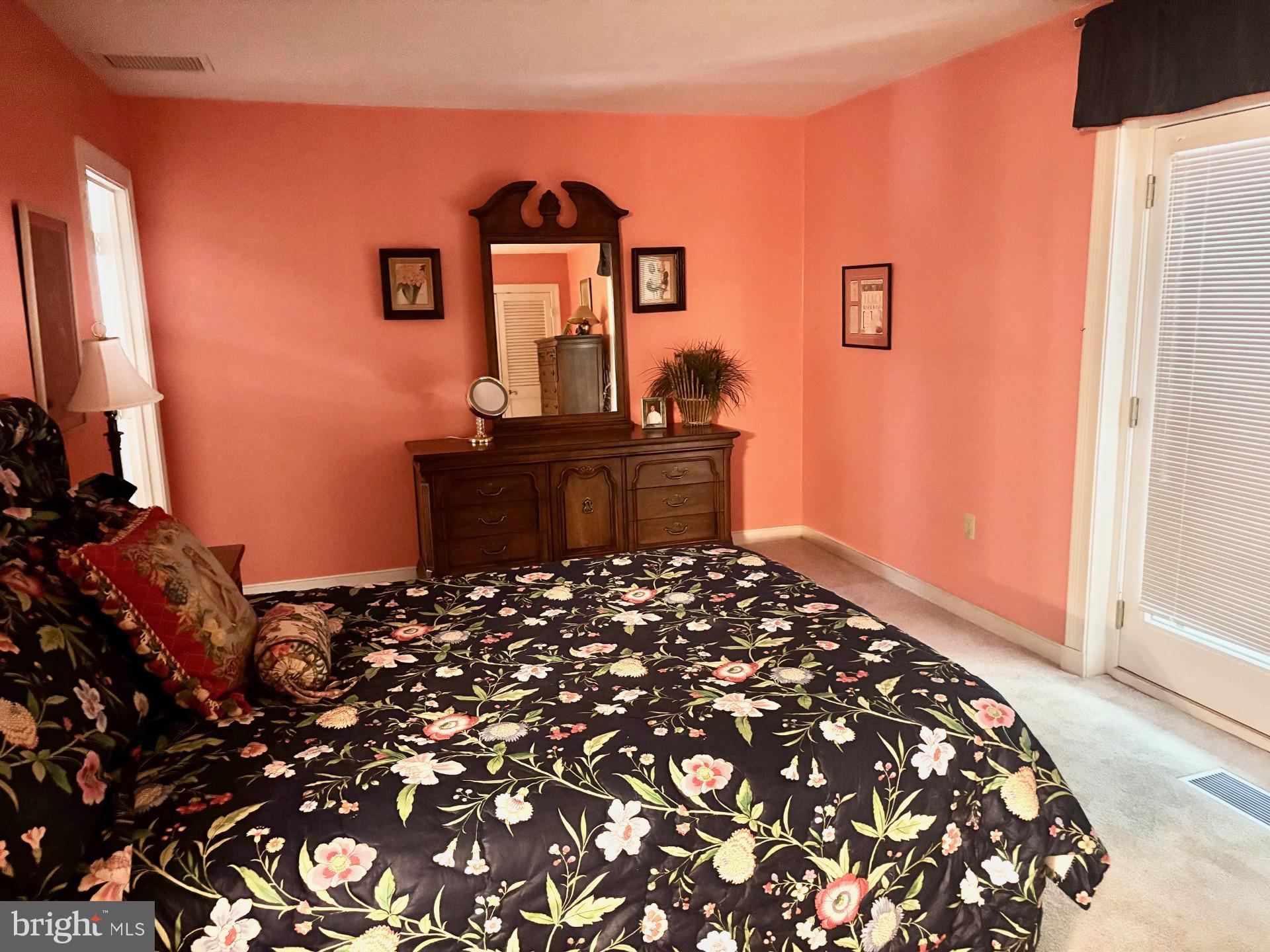 TWIN LAKES - Residential