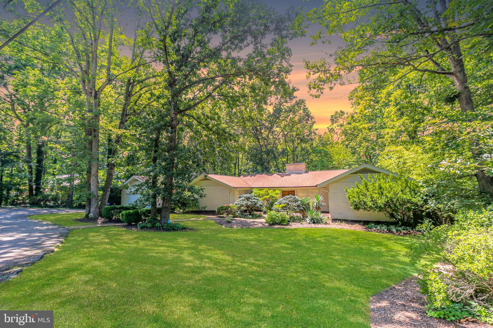 TWIN LAKES - Residential