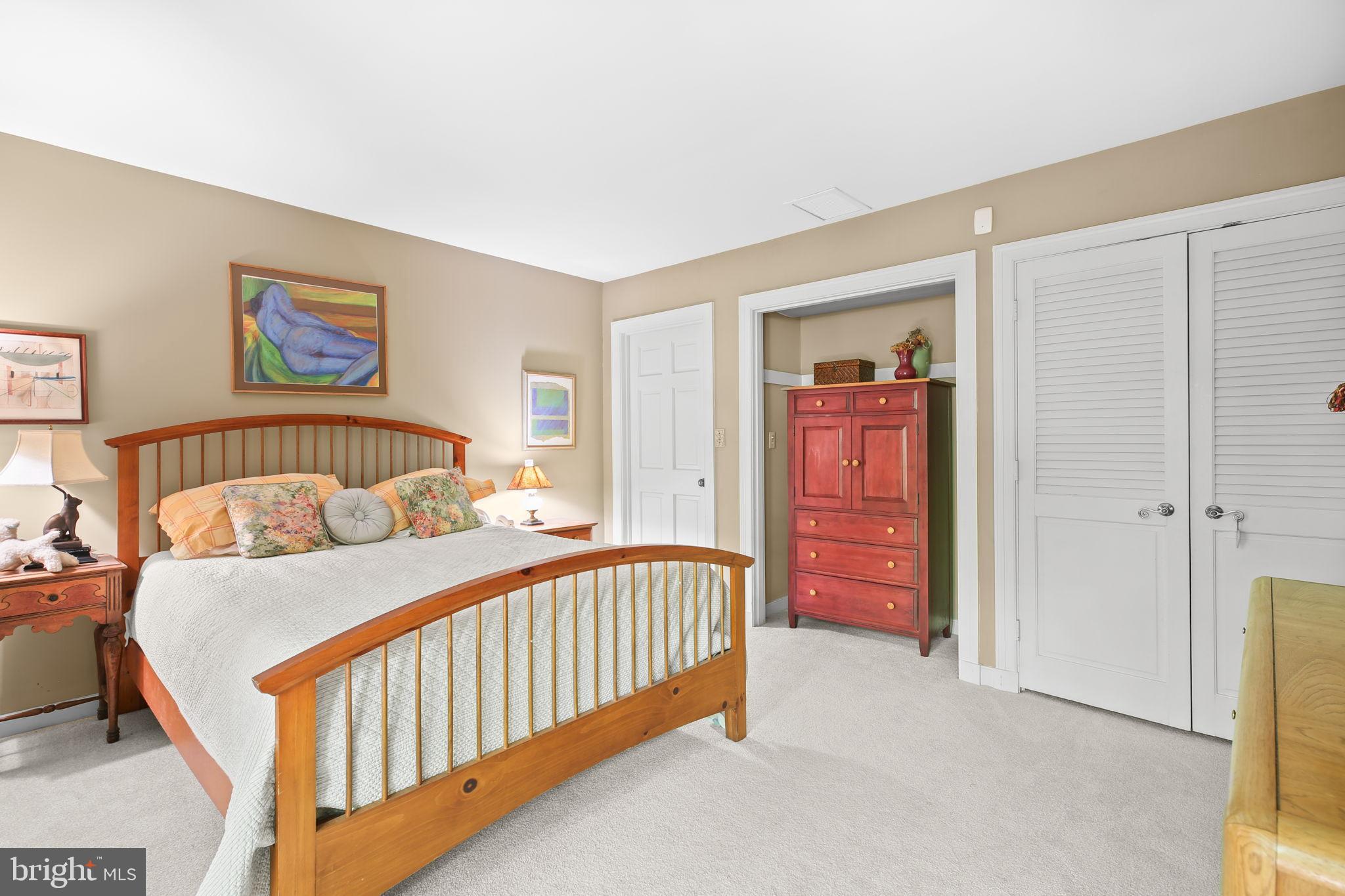 TWIN LAKES - Residential