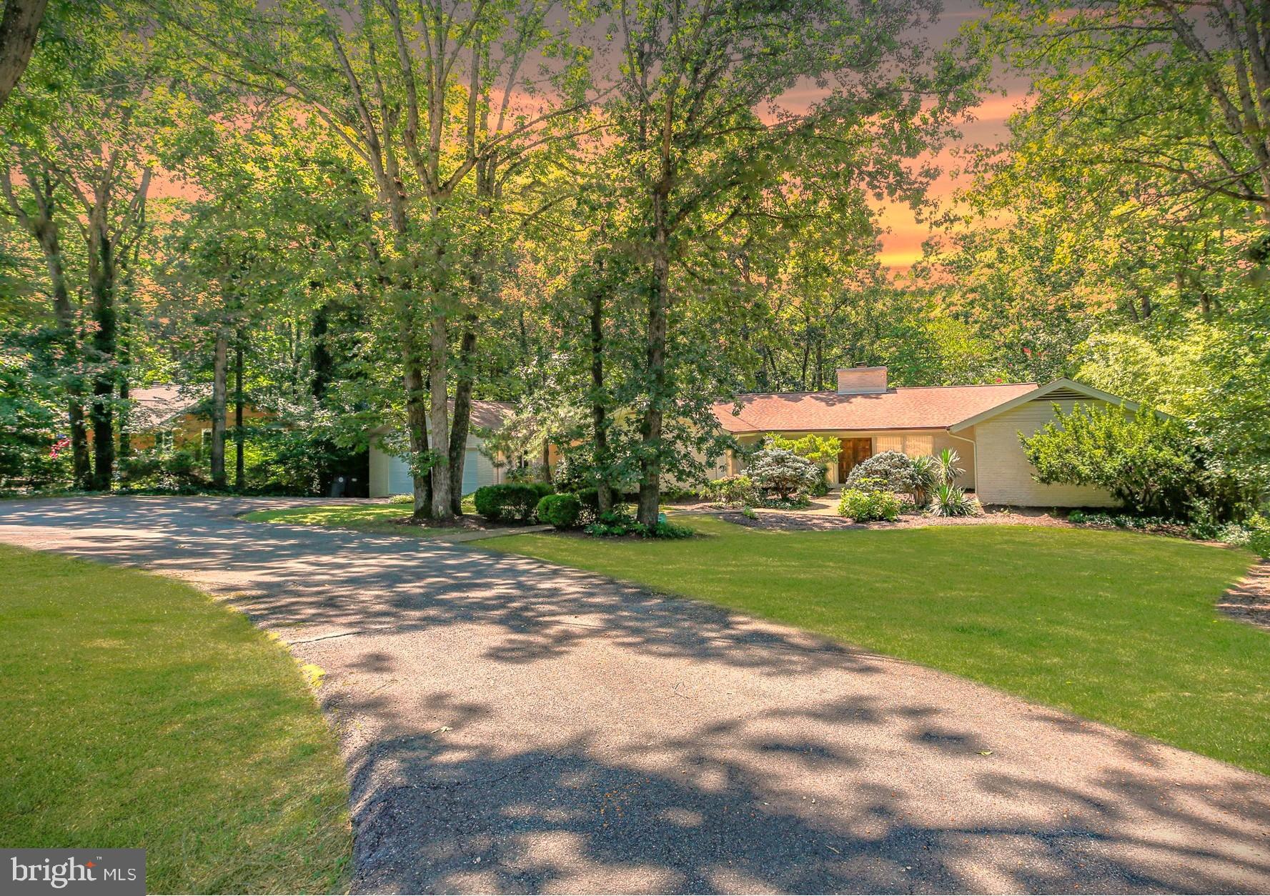 TWIN LAKES - Residential