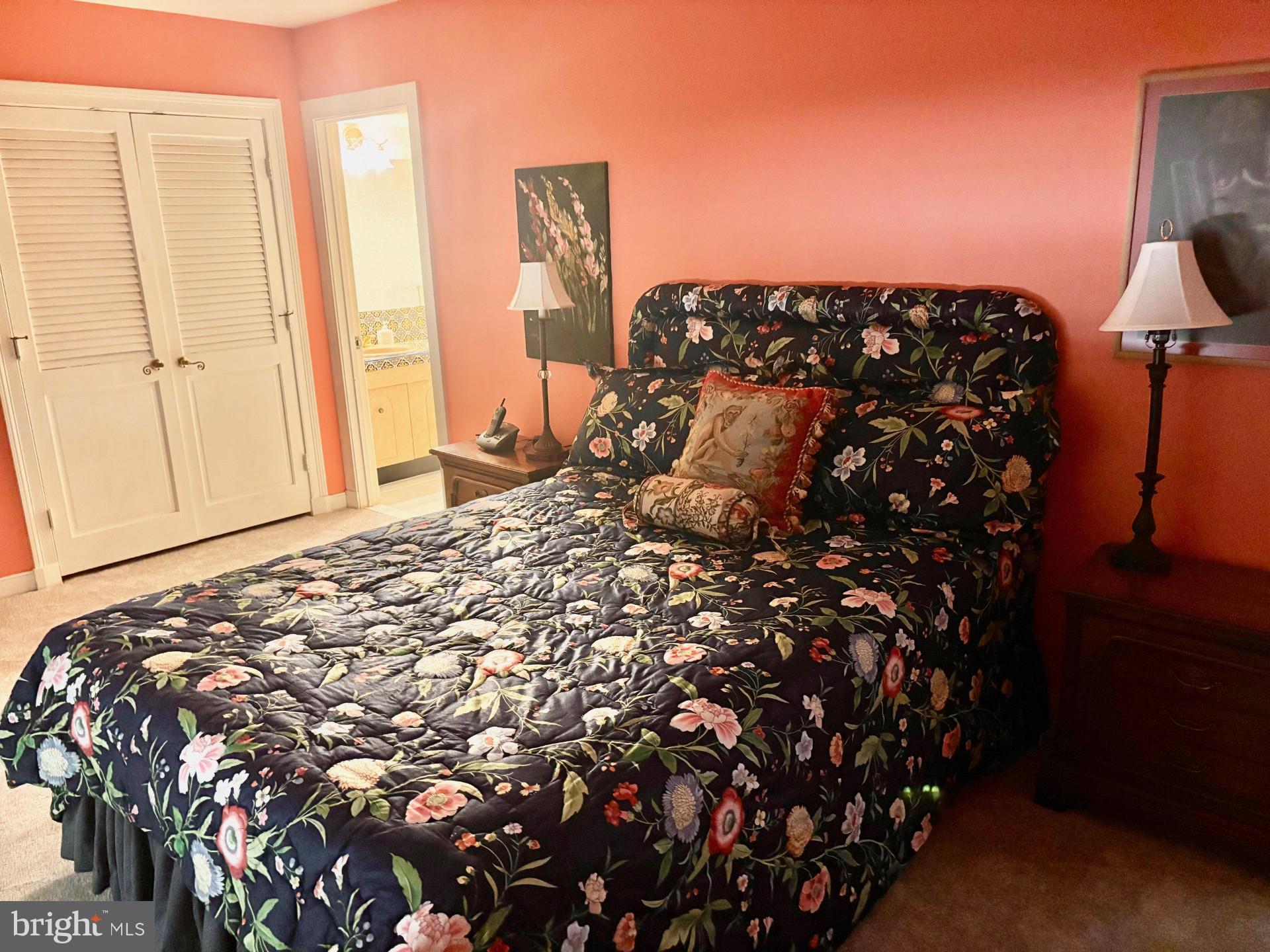 TWIN LAKES - Residential