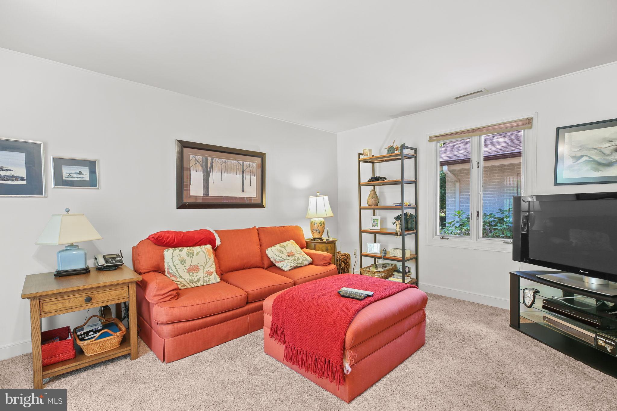 TWIN LAKES - Residential