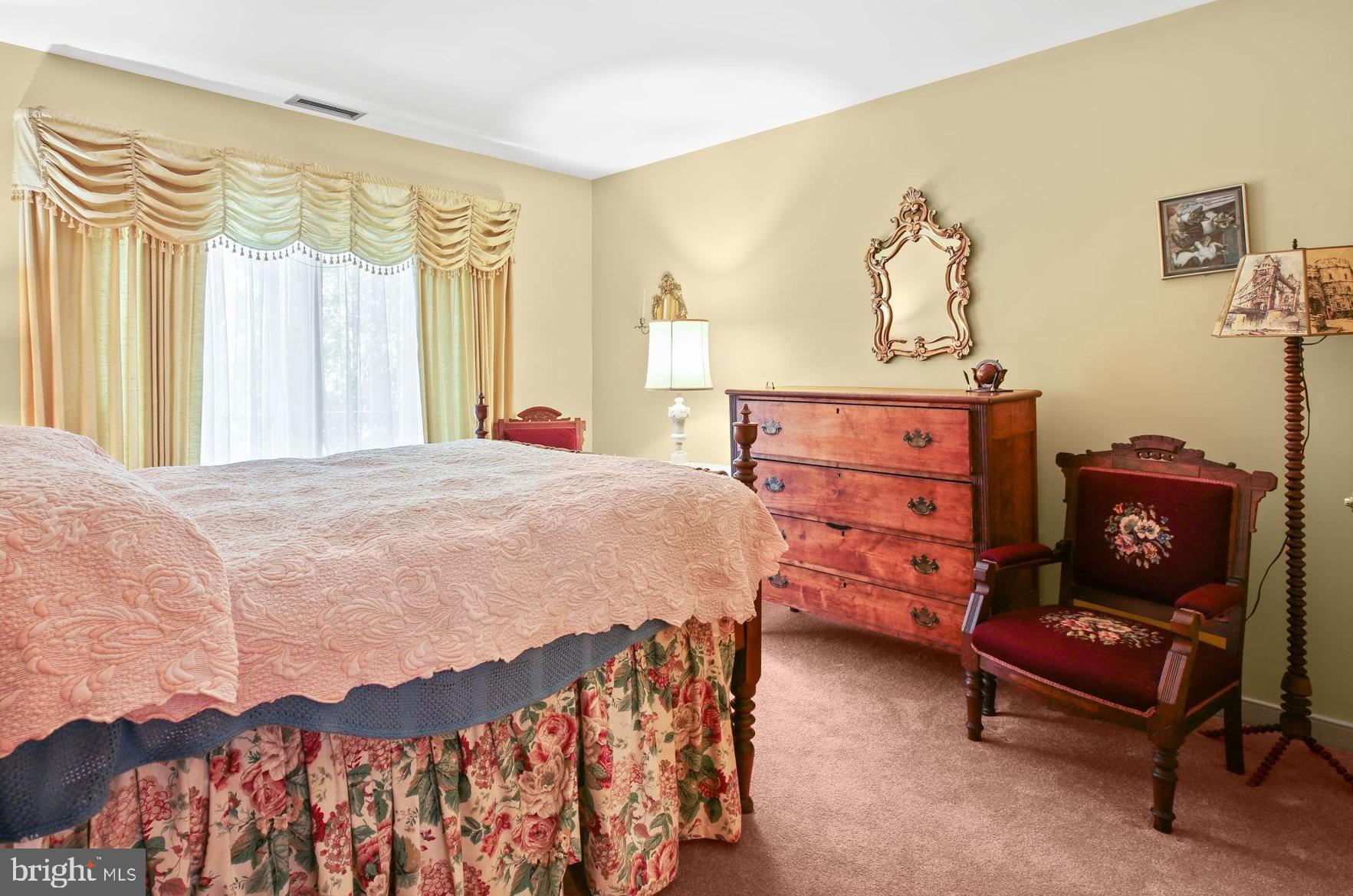 TWIN LAKES - Residential