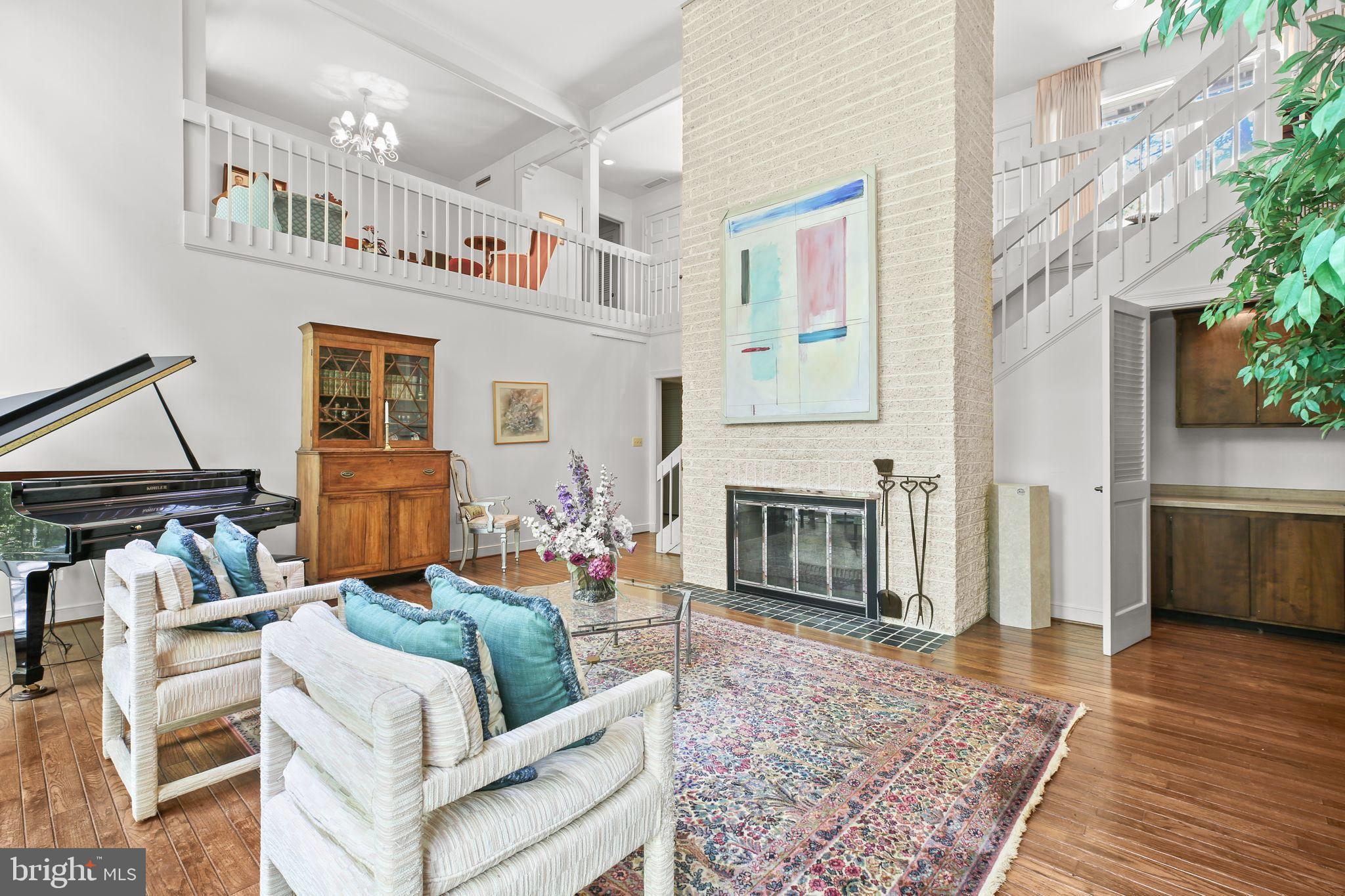 TWIN LAKES - Residential