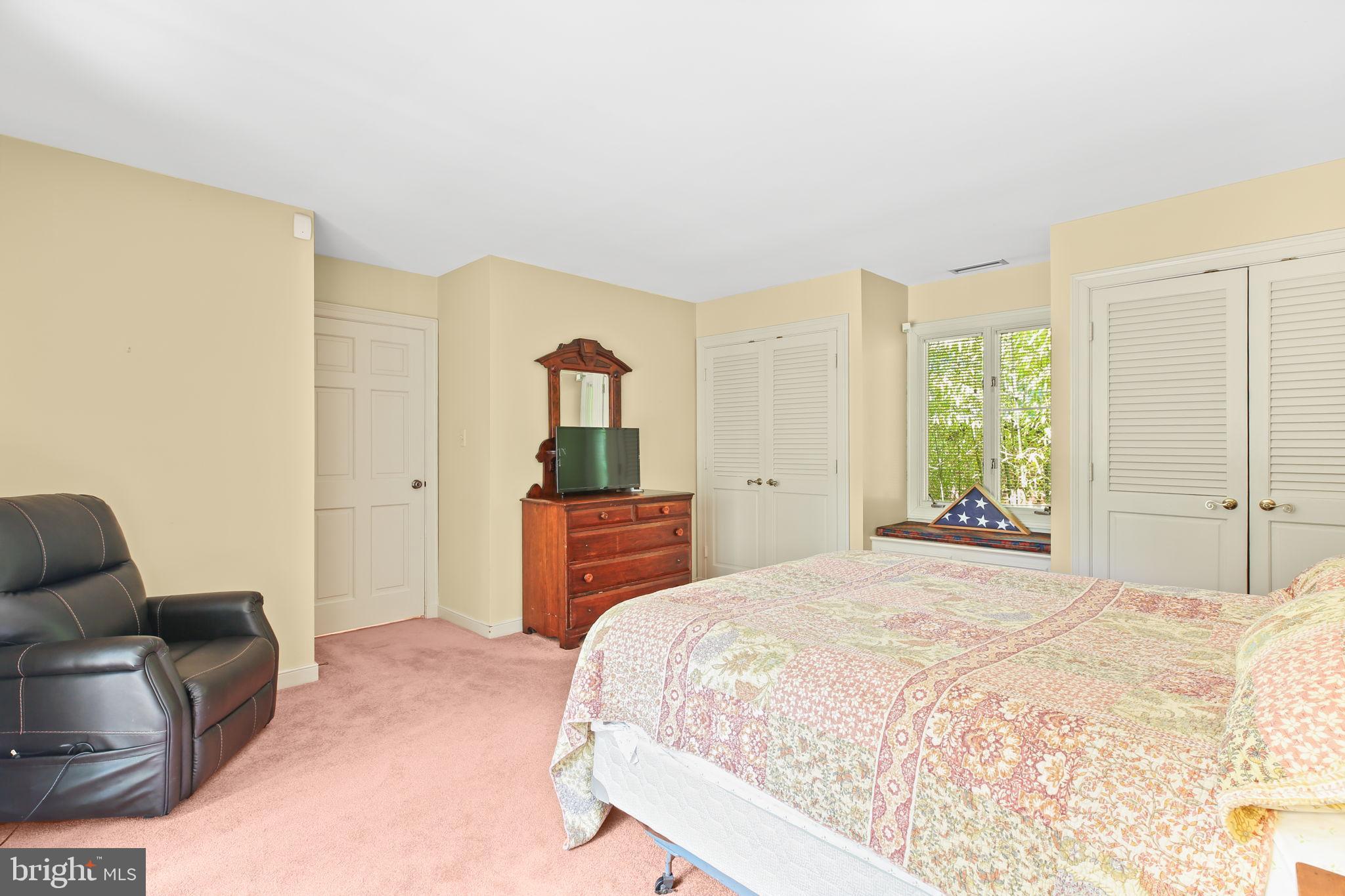 TWIN LAKES - Residential