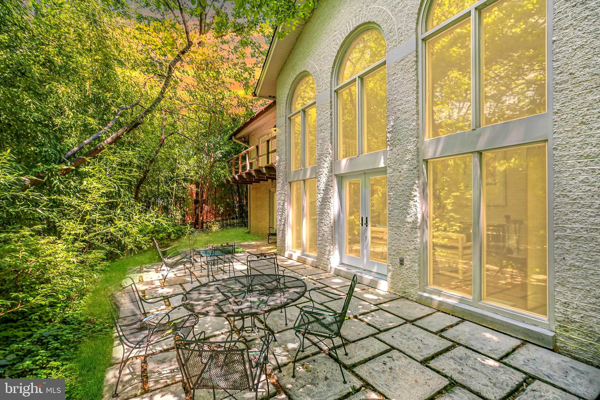 TWIN LAKES - Residential