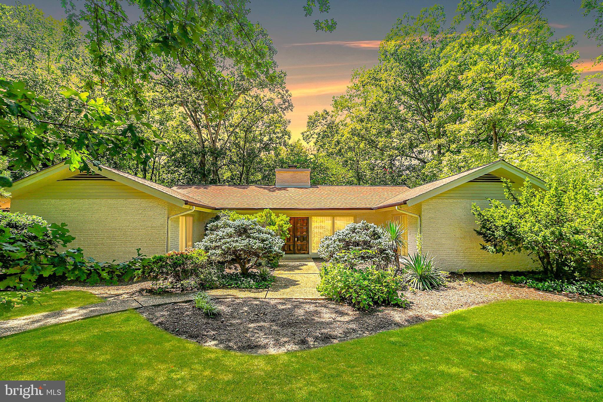 TWIN LAKES - Residential