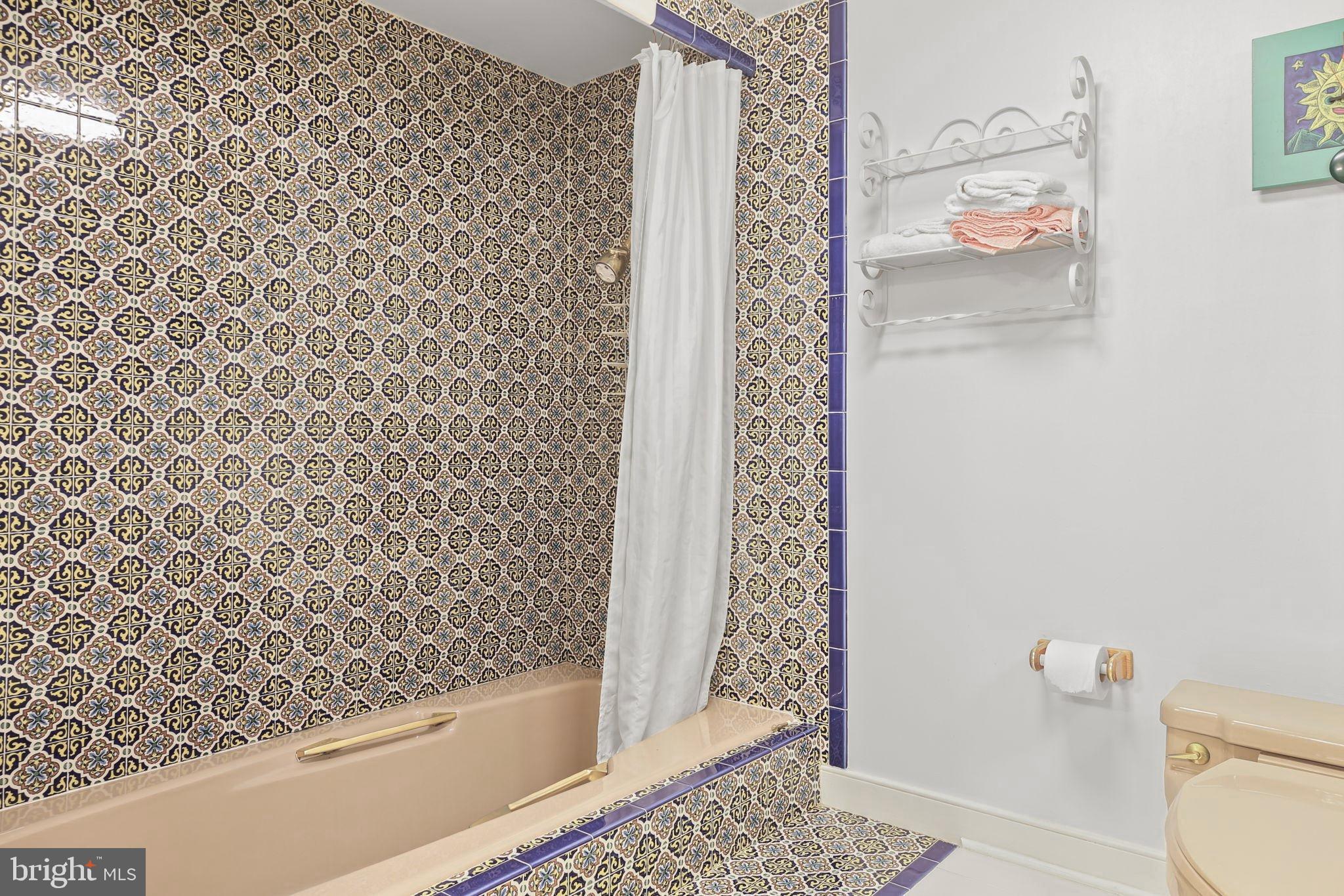 TWIN LAKES - Residential