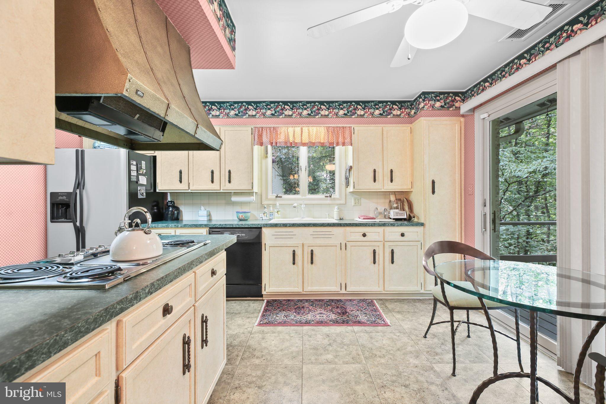 TWIN LAKES - Residential