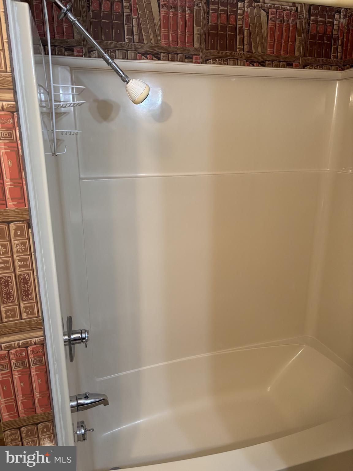 TWIN LAKES - Residential