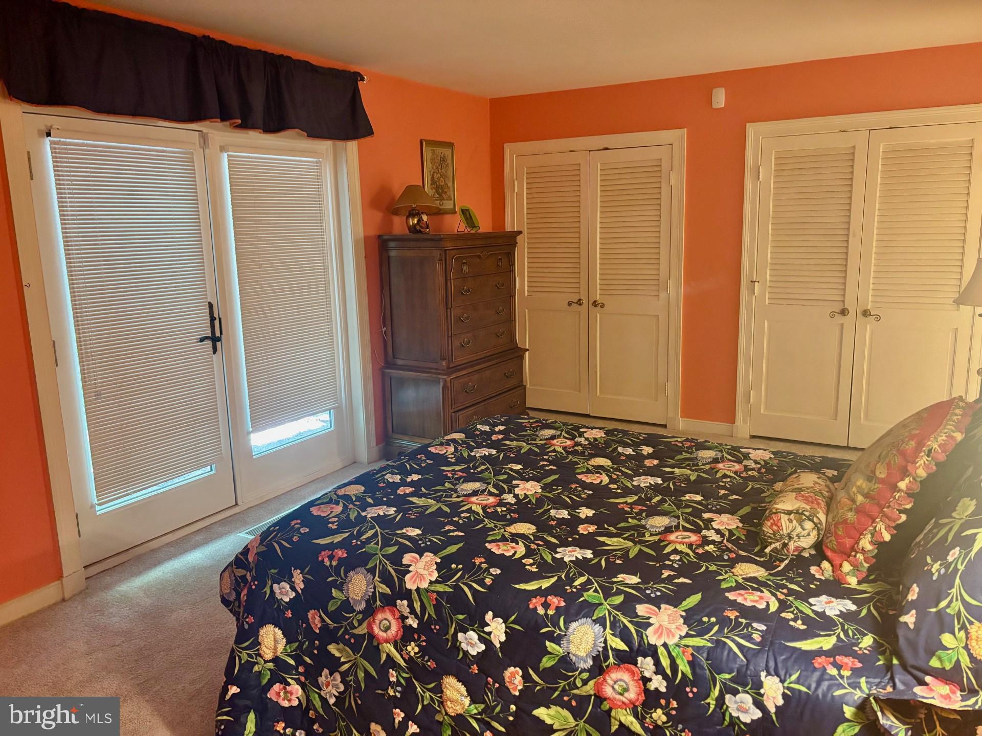 TWIN LAKES - Residential