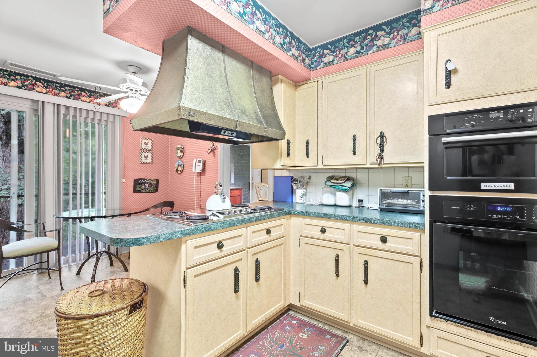 TWIN LAKES - Residential