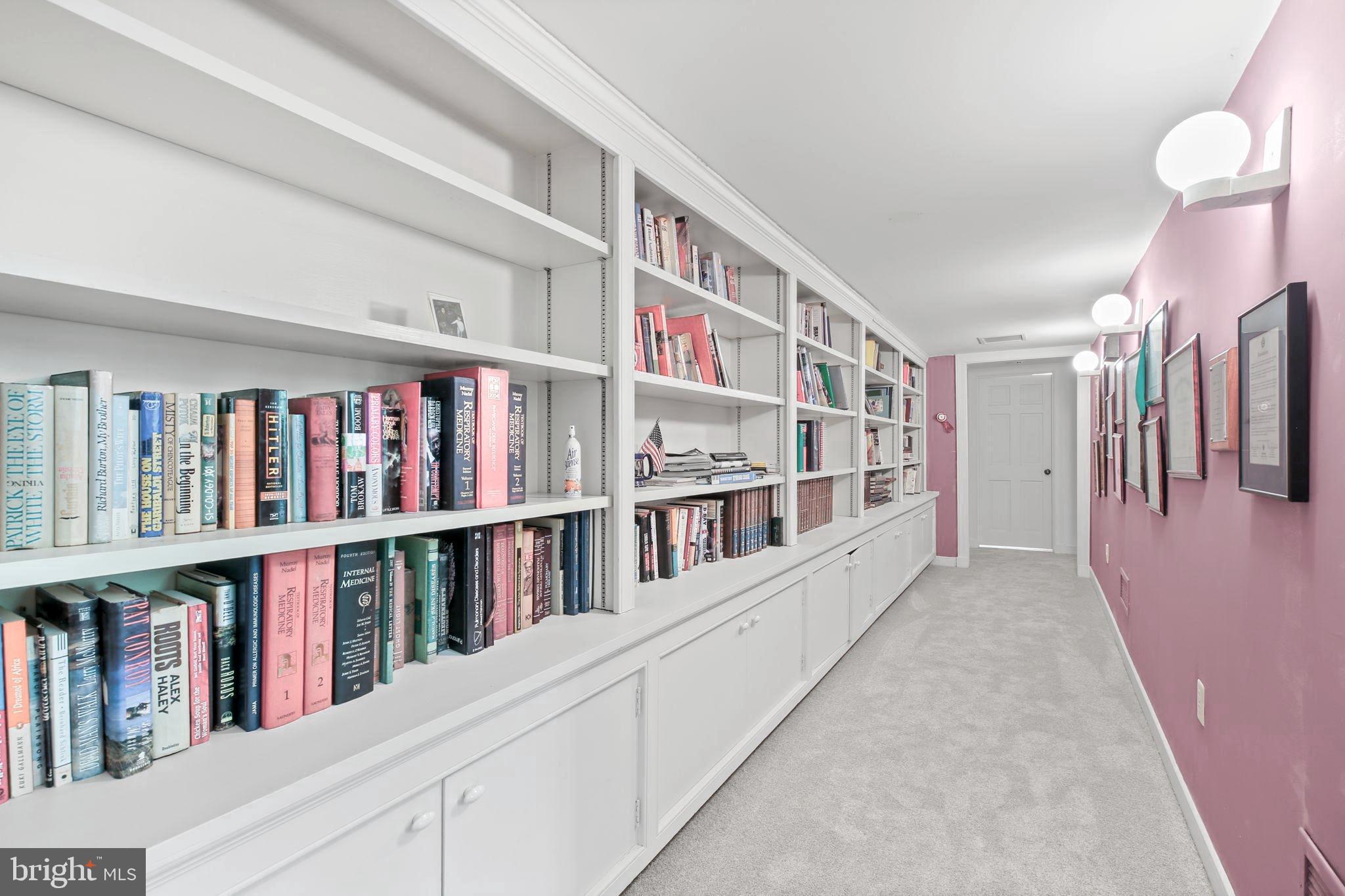 TWIN LAKES - Residential