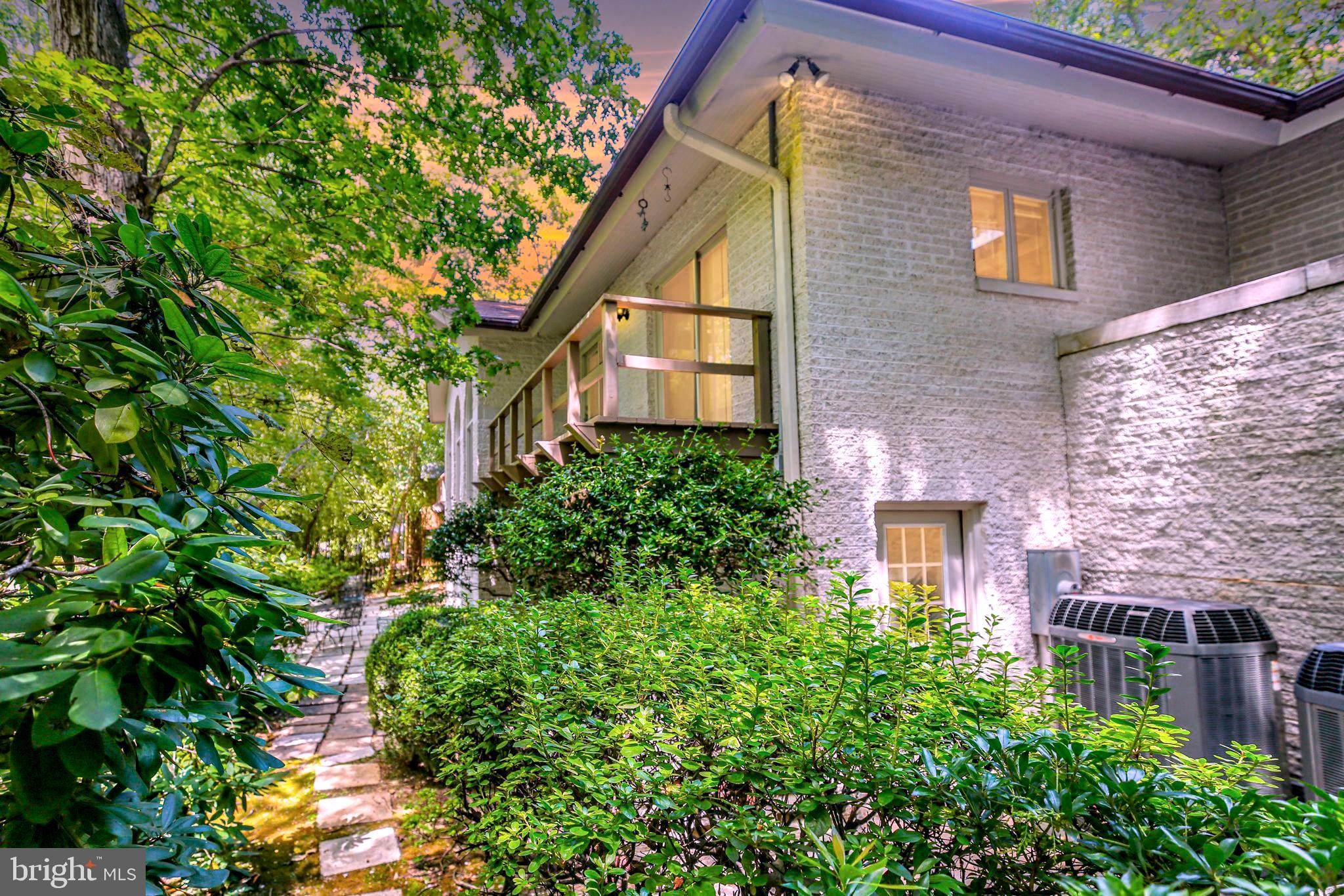 TWIN LAKES - Residential