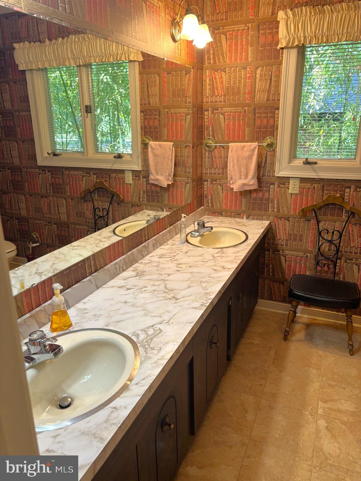 TWIN LAKES - Residential