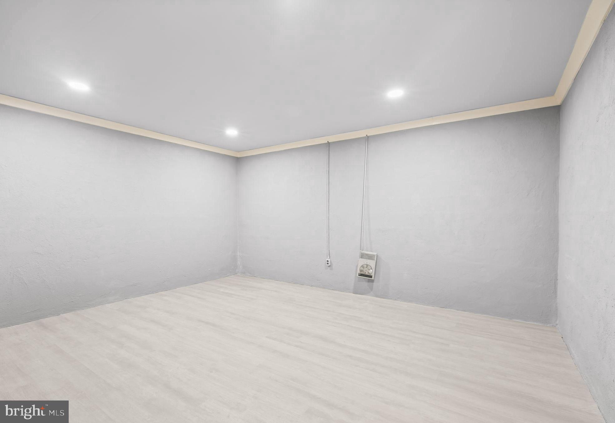 TWIN LAKES - Residential