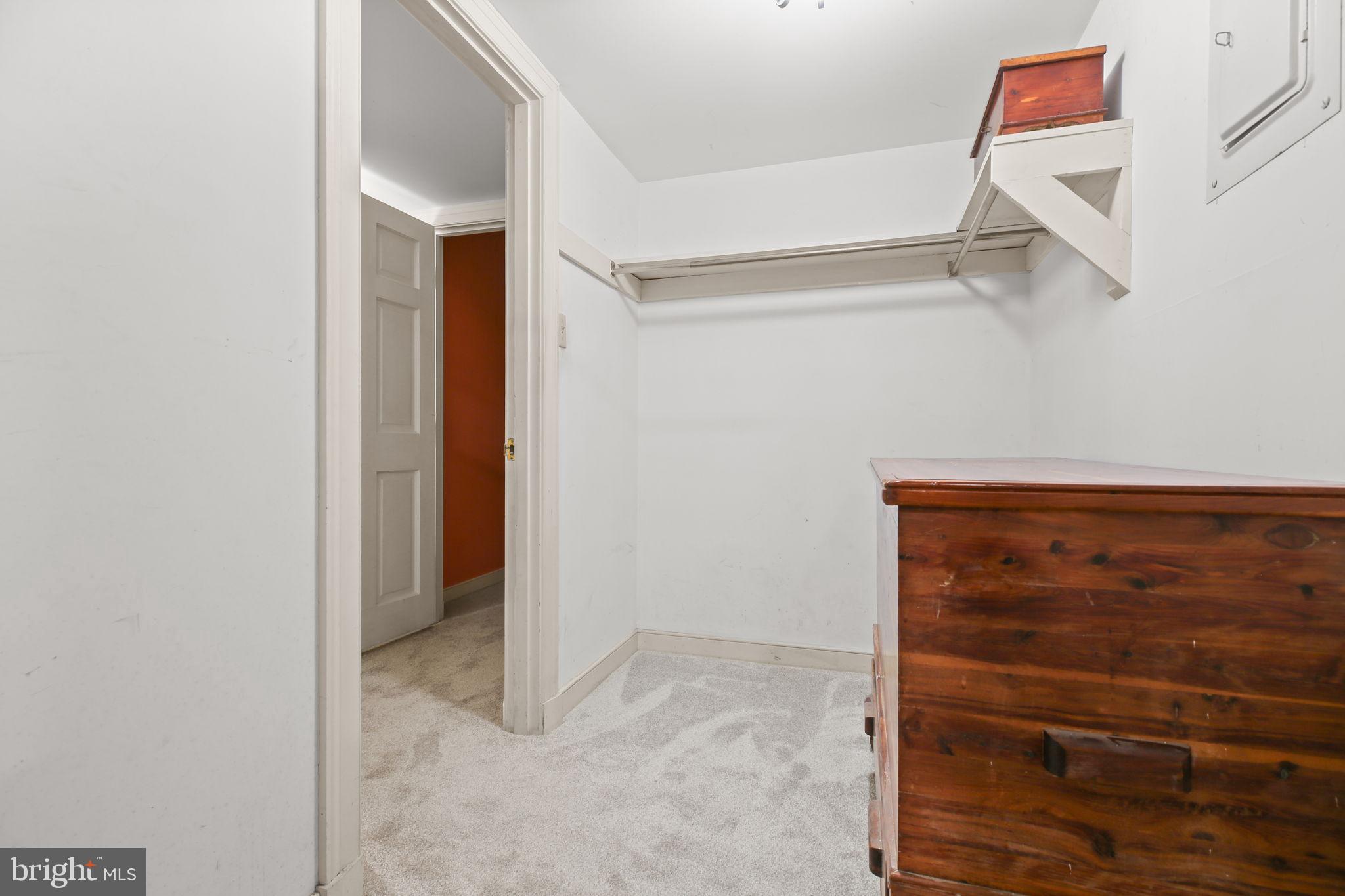 TWIN LAKES - Residential