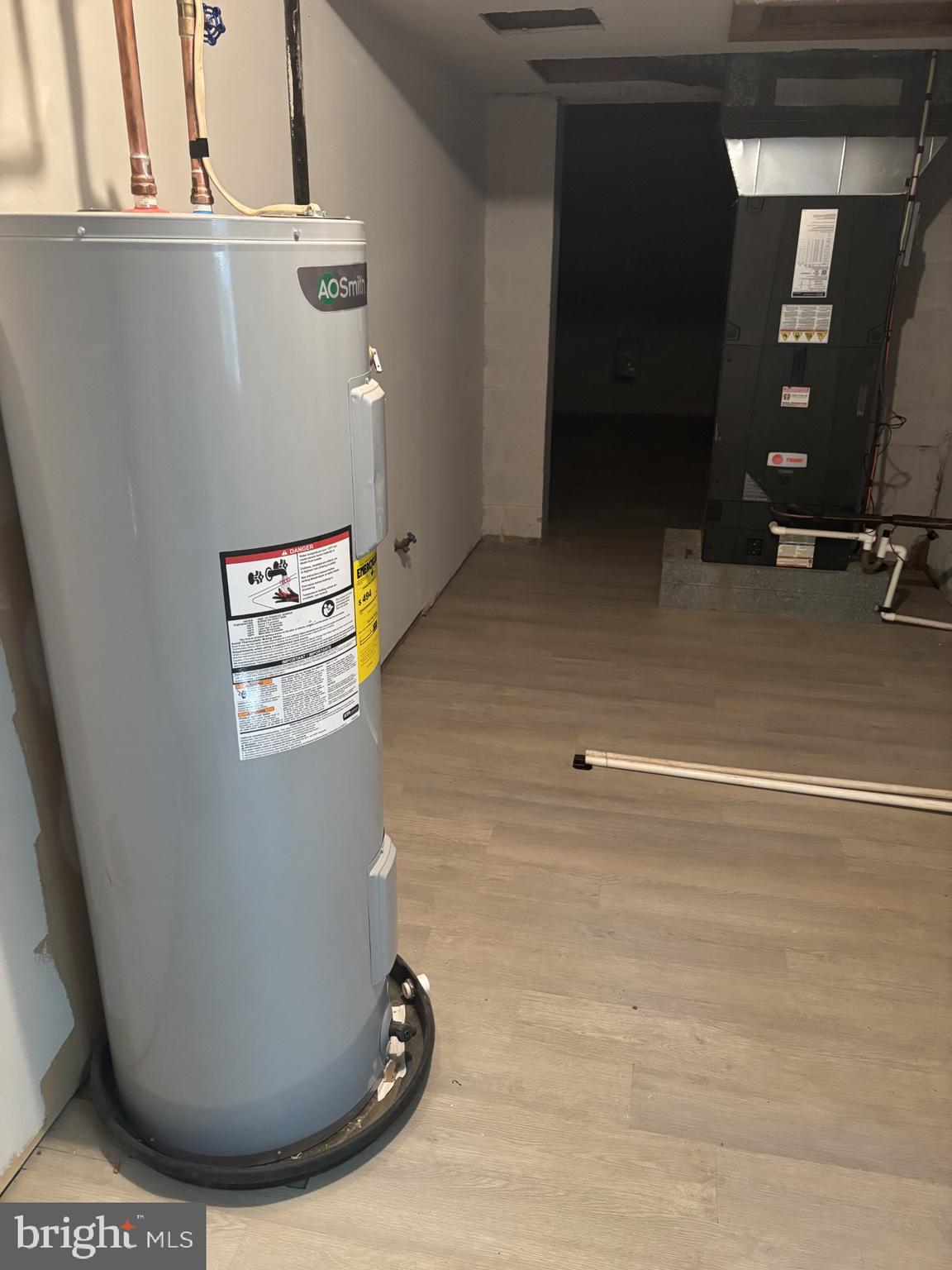 TWIN LAKES - Residential