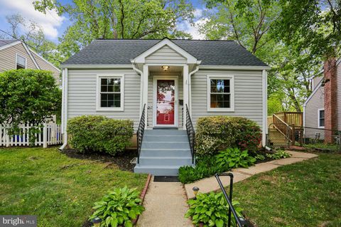 Photo of 3505 Murdock Road, KENSINGTON, MD 20895 (MLS # MDMC2233670)